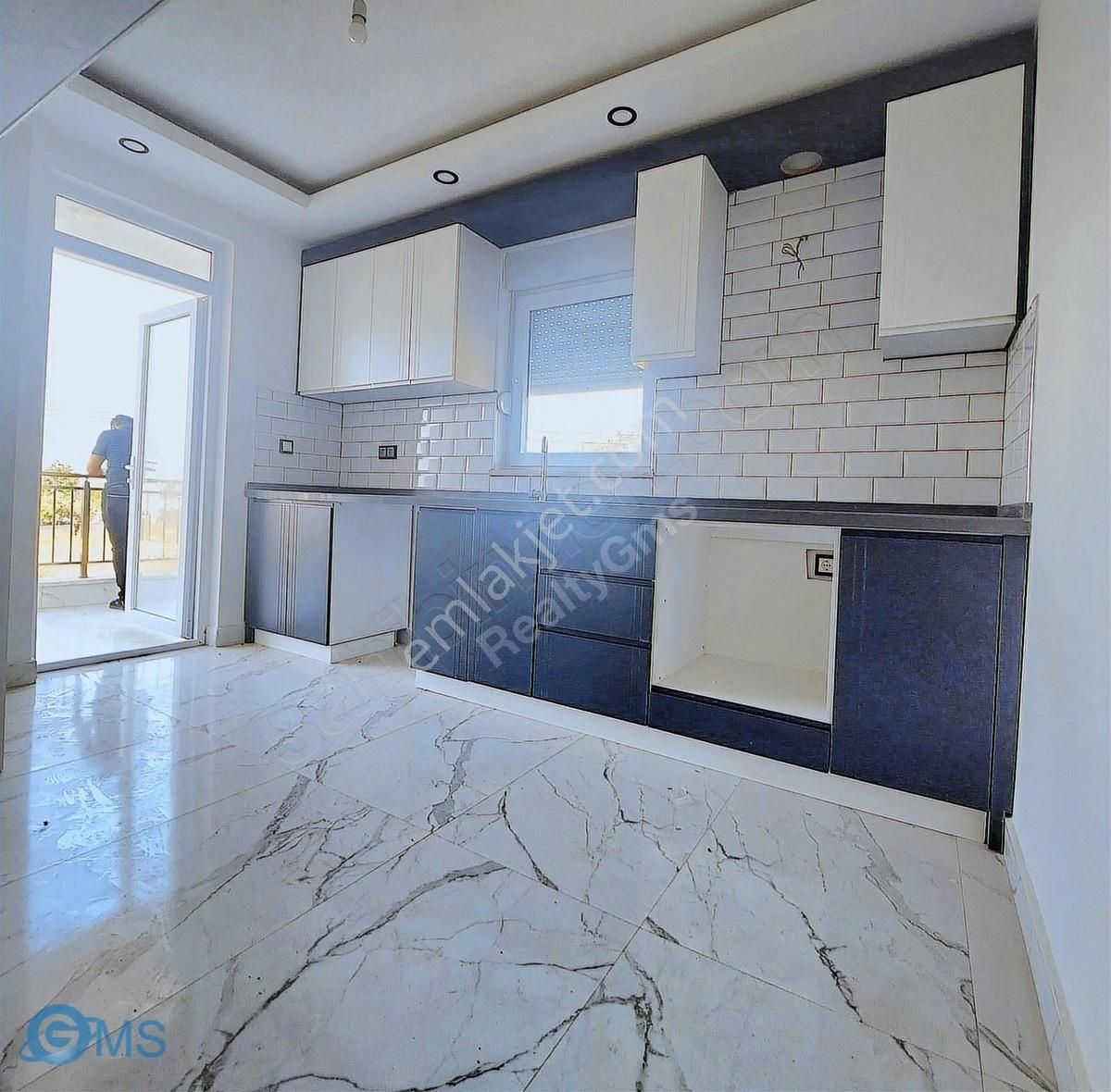 2+1 2.kat Asansörlü Çift Balkon Panjurlu Menderes Te Fırsat!