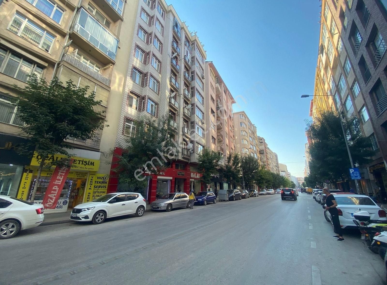 Çırağan Emlak'tan Sakarya 1 Caddesi Üstü Ferah 3+1 Daire