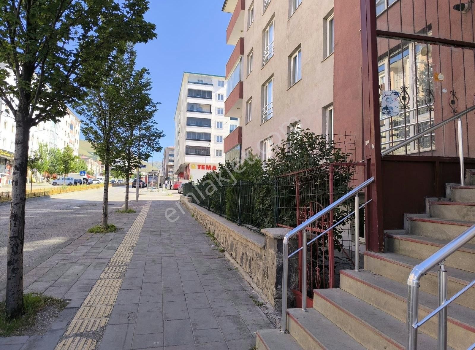 Yıldızkent Akkent1 Sitesinde Yol Üzeri Satılık 3+1 Güney Cephe