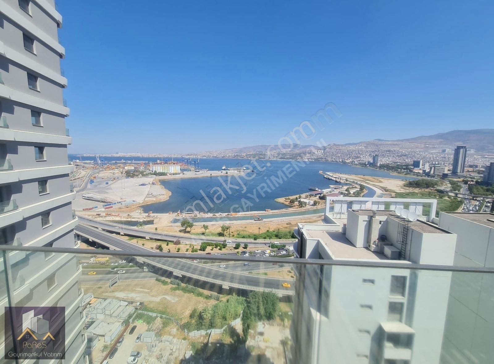 İnci Premium'da Panoramik Deniz Manzaralı 1+1 Rezidans Daire