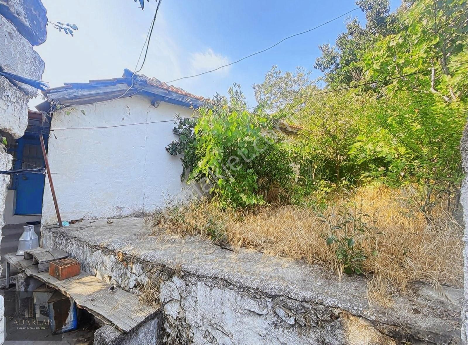 Adarlar'dan Burhaniye Köyünde Satılık Müstekil Bahçeli Ev