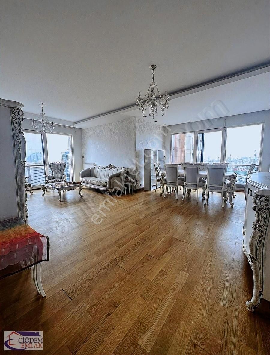 The İstanbul Veliefendi Konutlarında 4+1 Kiralık