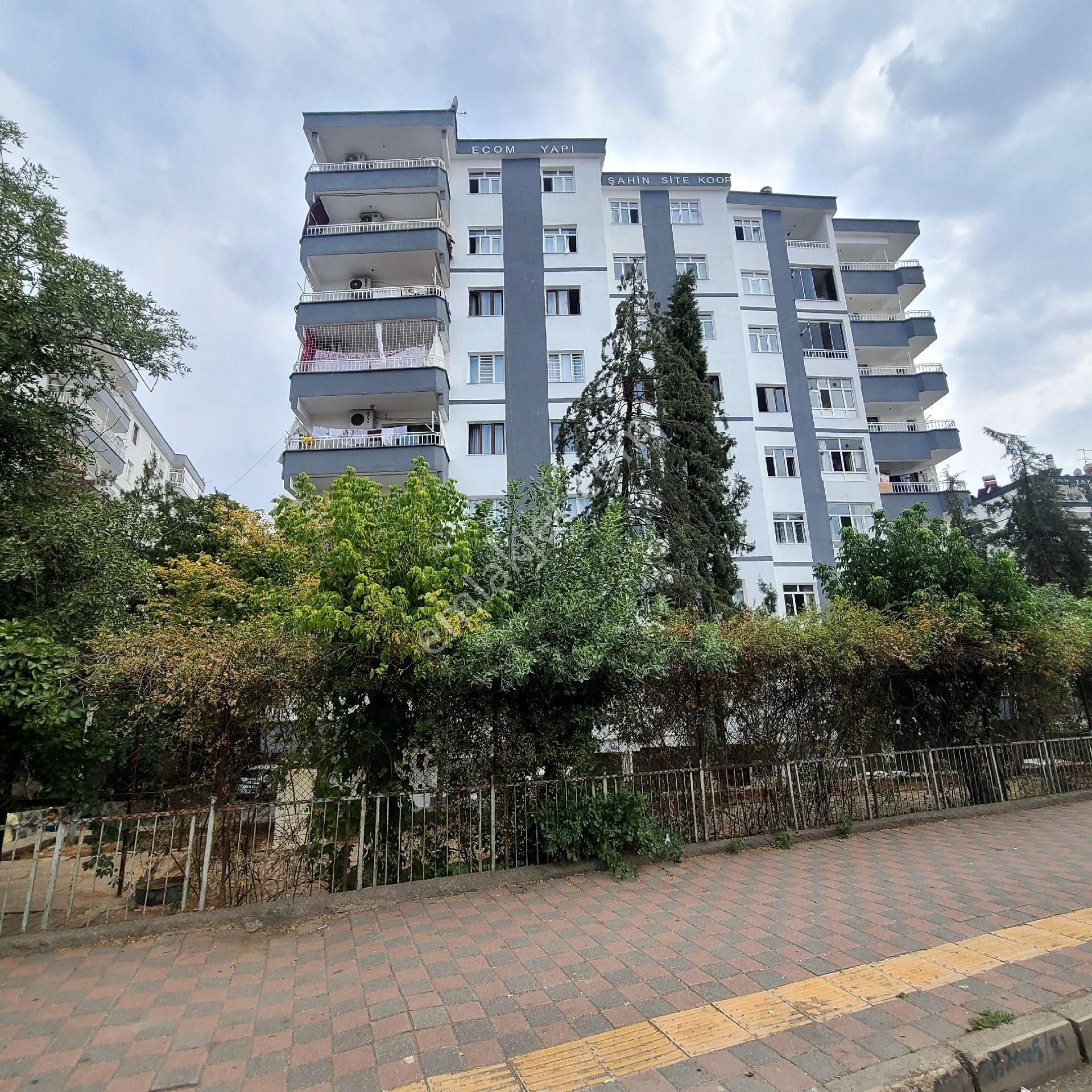 Yeniköy Mezarlığı Şahin Sitesi
