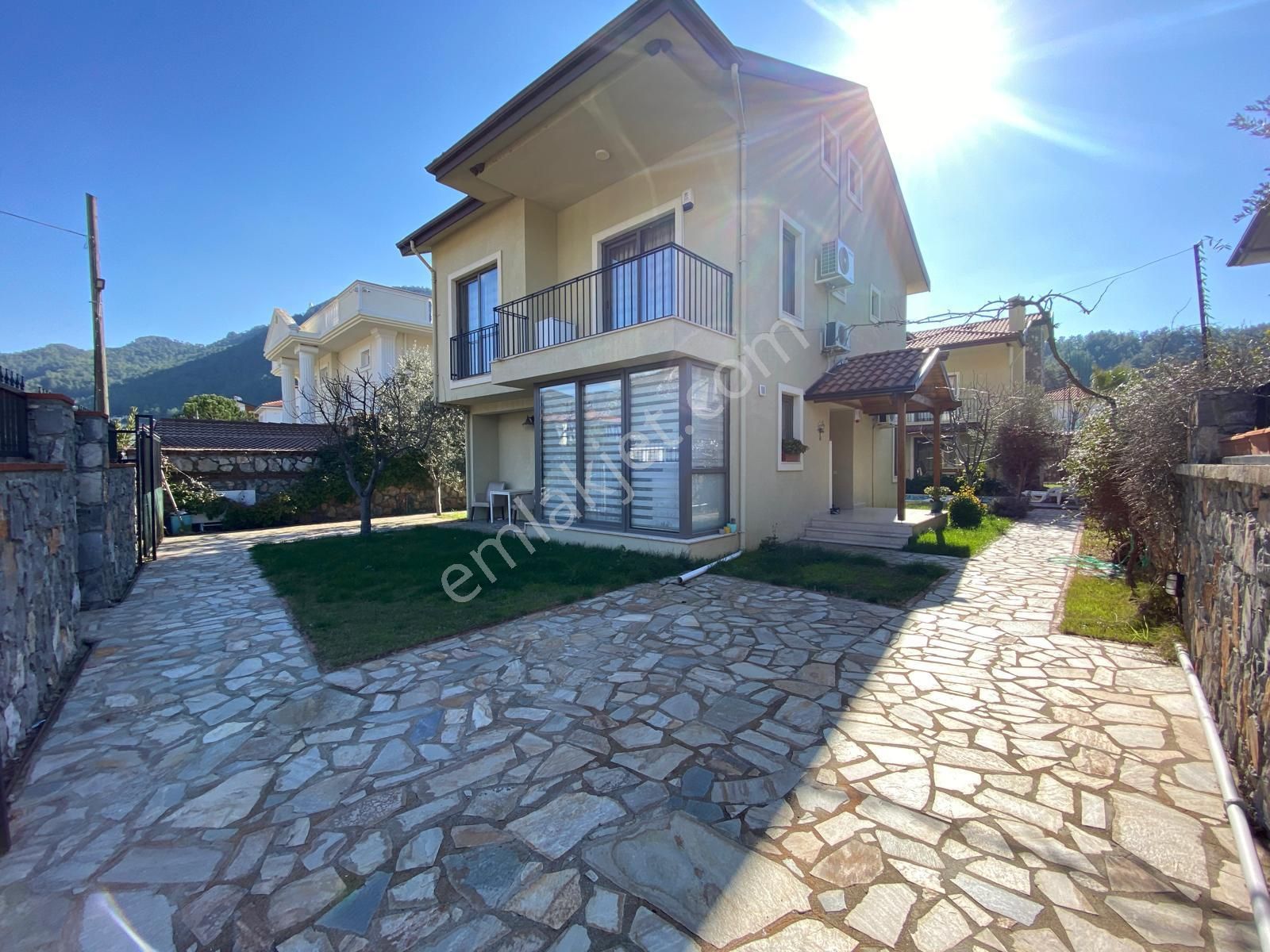Goldhouse Dan Satılık Villa Yeşilüzümlüde Havuzlu 4+1