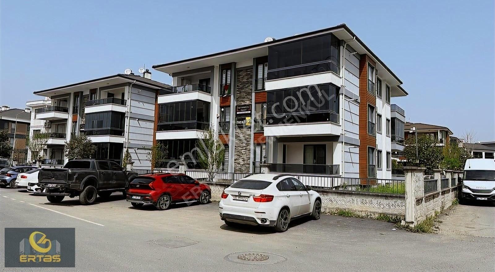 Yazlık'ta 3+1 Site İçerisinde 135 M2 Ara Kat Satılık Daire