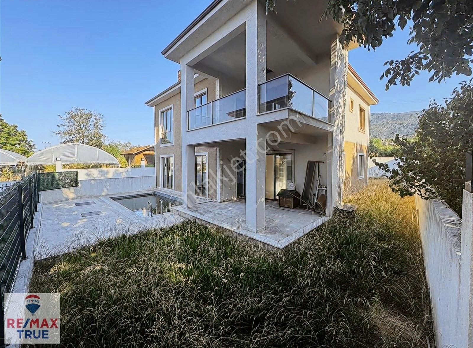 Site İçerisinde Özel Havuzlu 5 Oda Ve 5 Banyolu Müstakil Villa