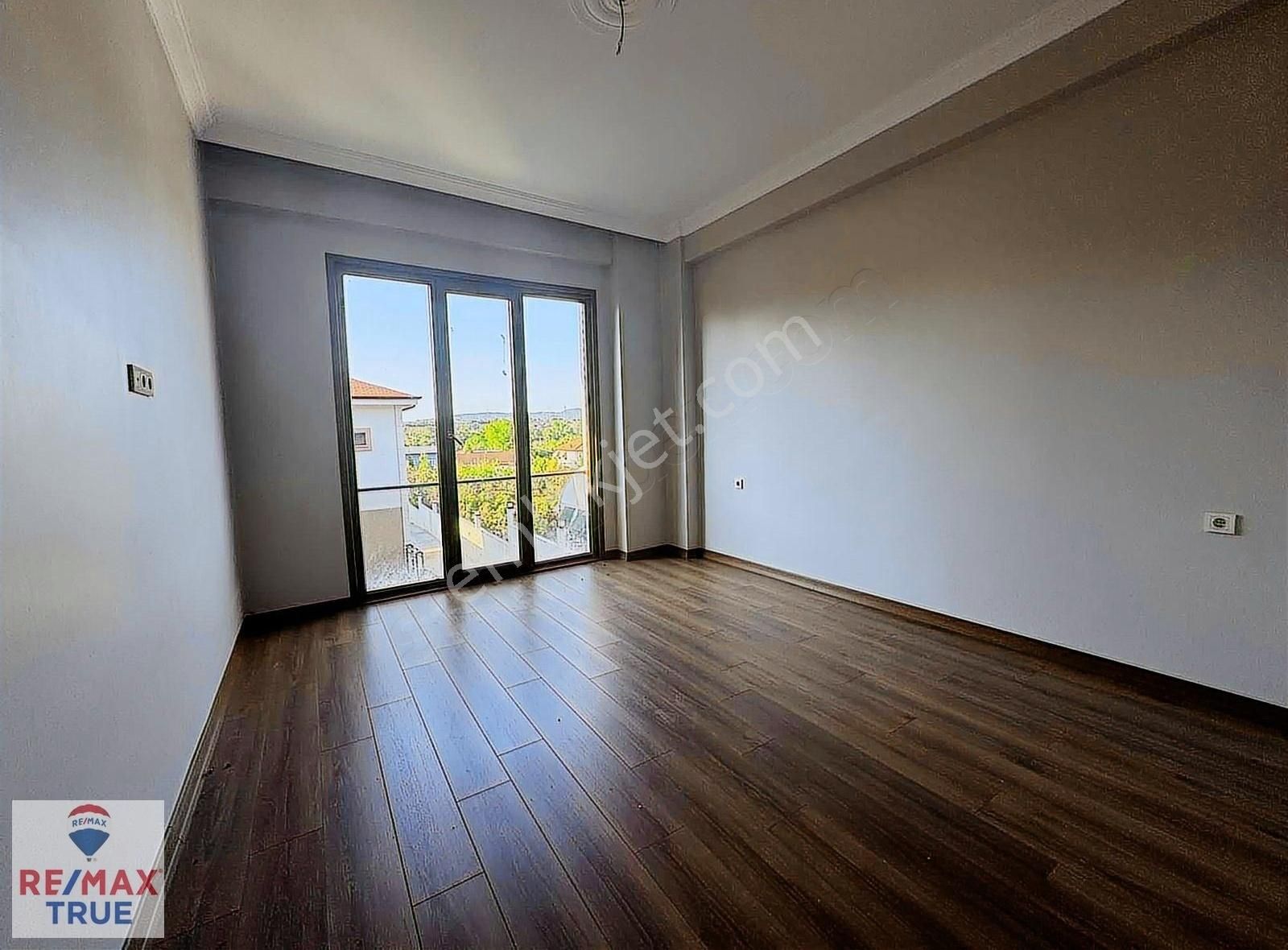 Site İçerisinde Özel Havuzlu 5 Oda Ve 5 Banyolu Müstakil Villa