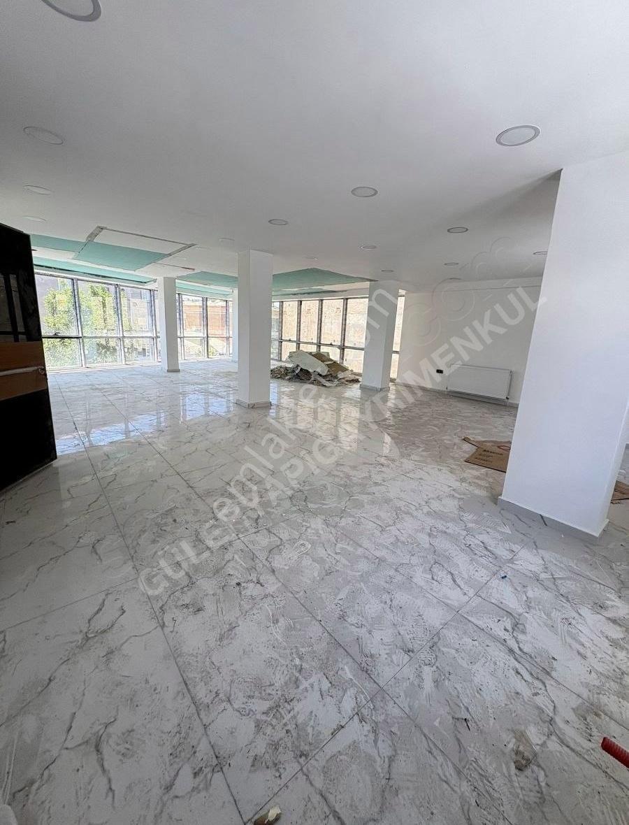 Başakşehir Güvercintepede Cadde Konumlu Kiralık İşyeri