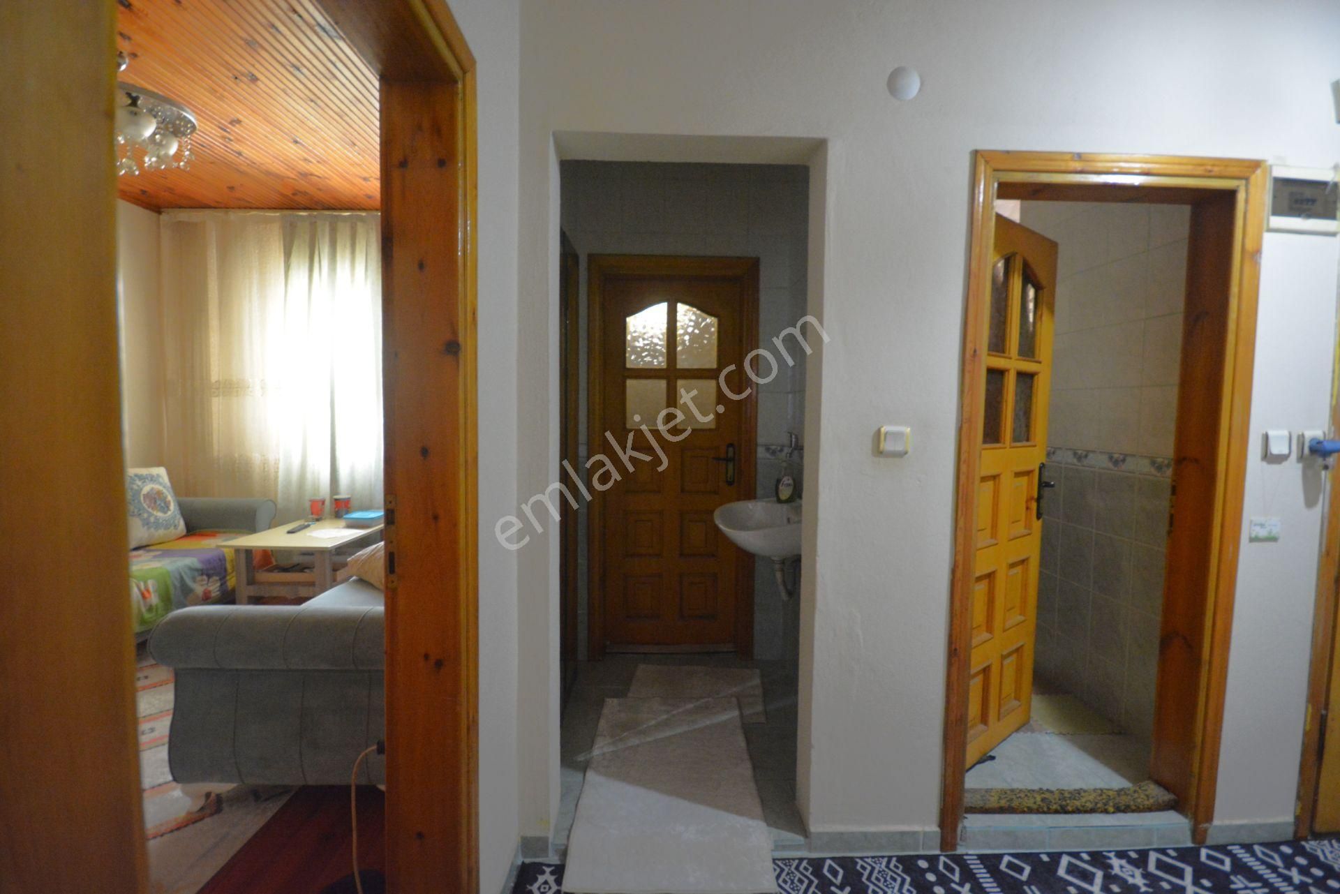 Eyüp Sultan Mahallesi! Diş Hastahanesine Çok Yakın Satılık Üç Katlı 175 Mk. Bahceli Bina - Görsel 8