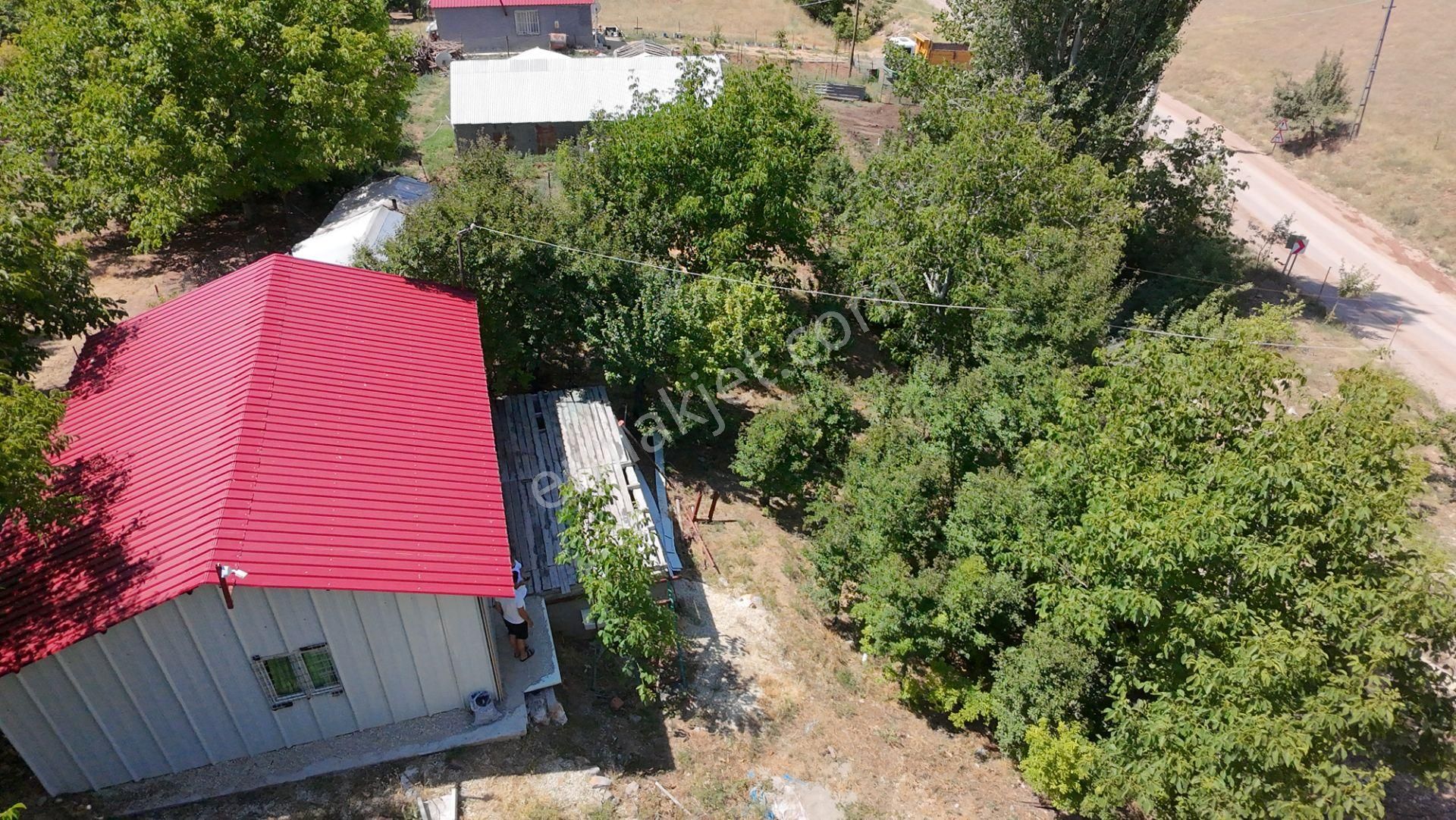 Tırtar Da İçerisinde Prefabrik Ev Bulunan Satılık Arsa - Görsel 7