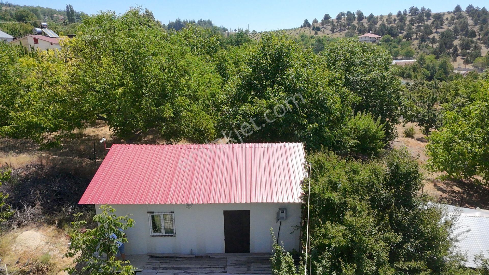 Tırtar Da İçerisinde Prefabrik Ev Bulunan Satılık Arsa - Görsel 2
