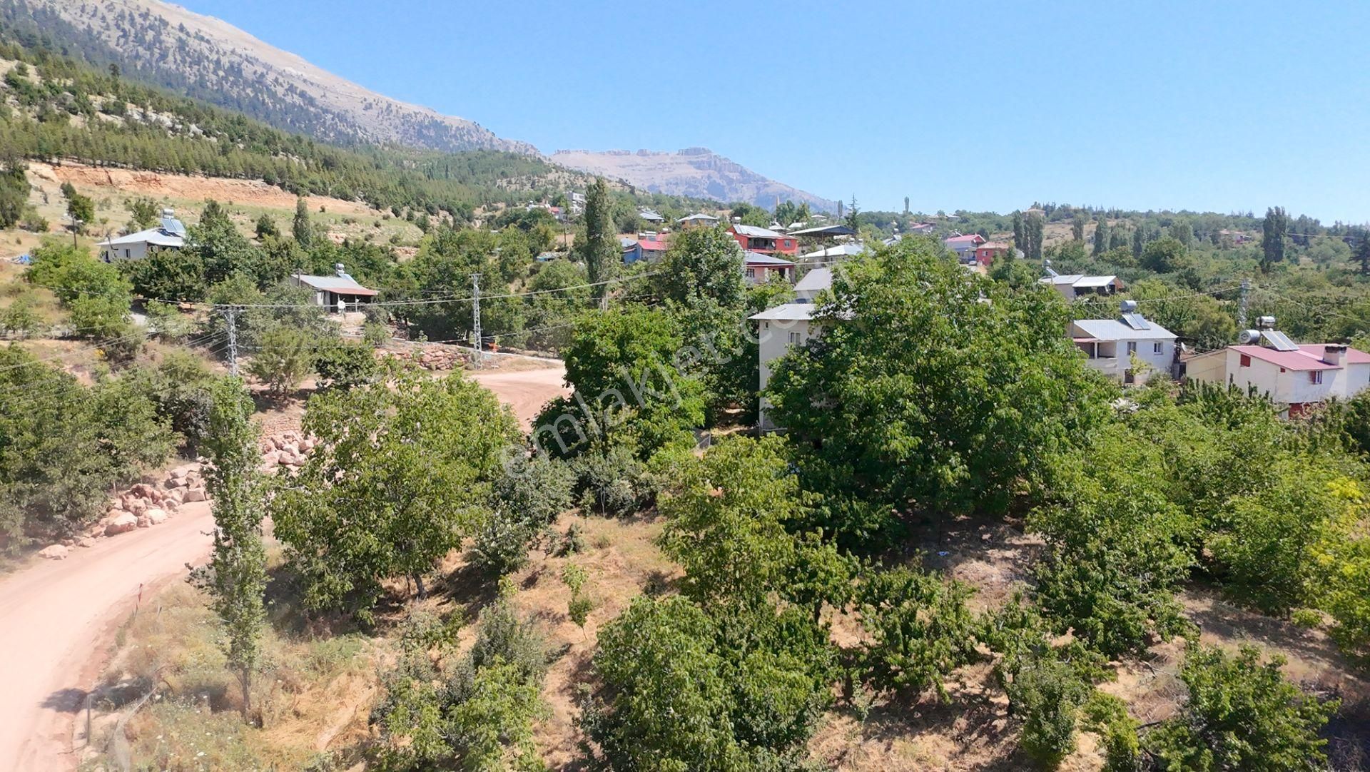 Tırtar Da İçerisinde Prefabrik Ev Bulunan Satılık Arsa - Görsel 13