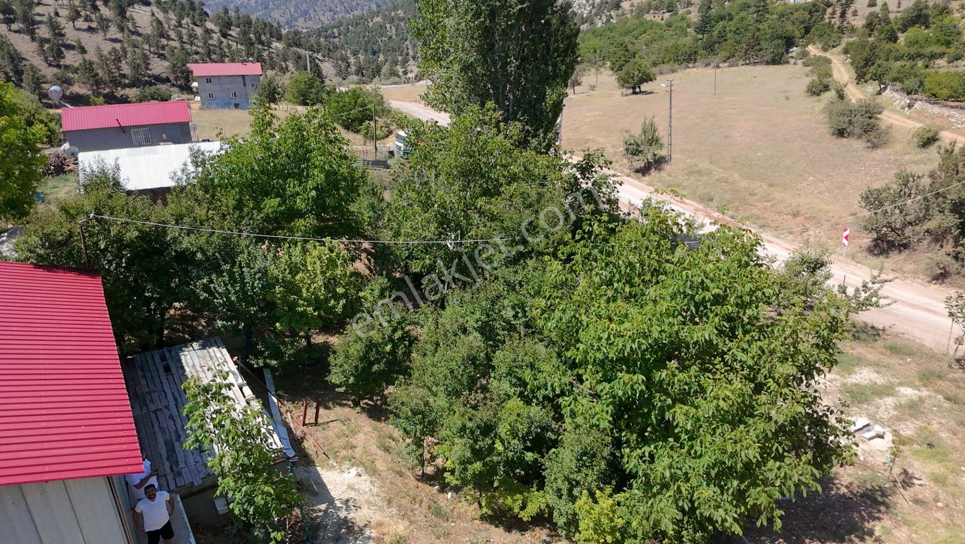 Tırtar Da İçerisinde Prefabrik Ev Bulunan Satılık Arsa - Görsel 6