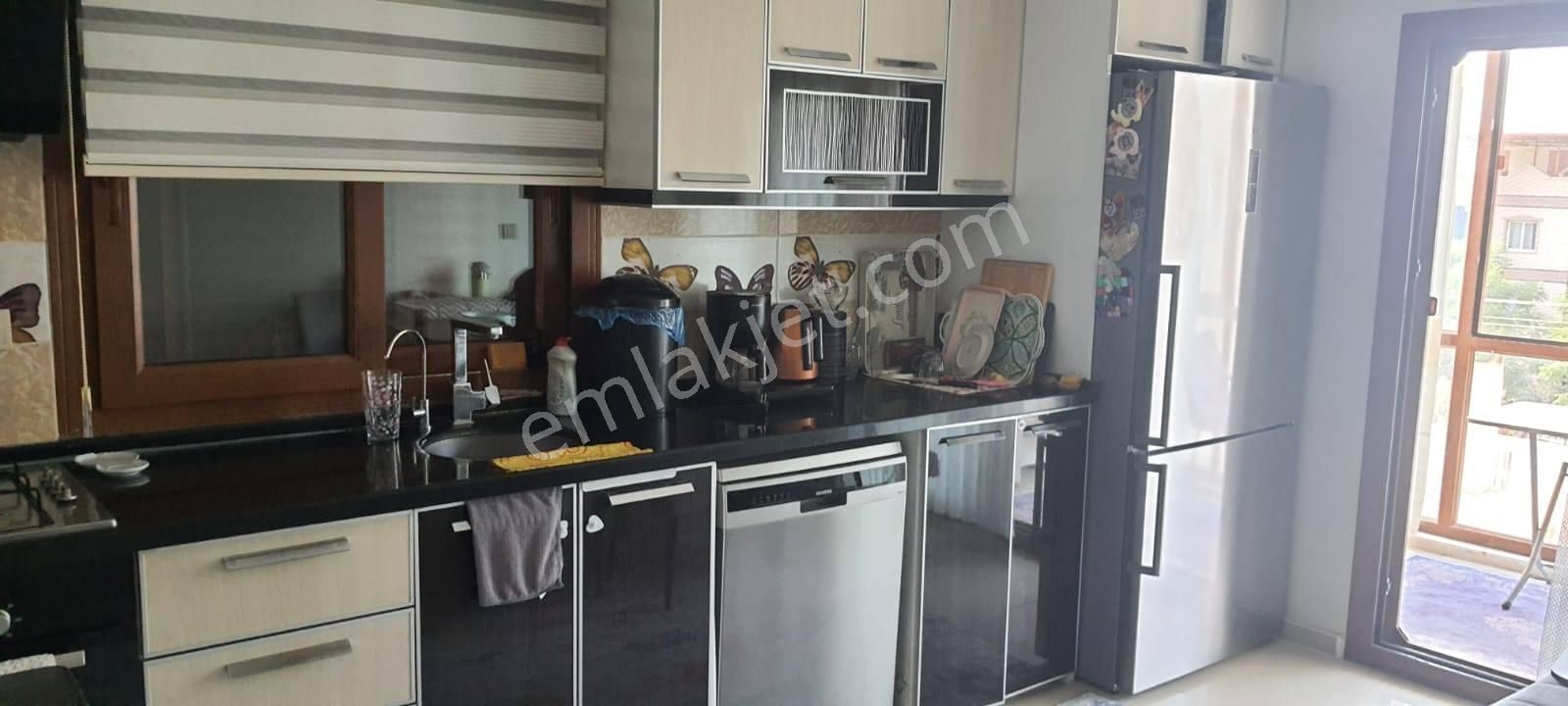 Turgutlu Satılık Ergenekon Mah 150m2 3+1 Oda 3. Kat Ebeveyn Banyo Doğalgazlı Balkonlu Daire