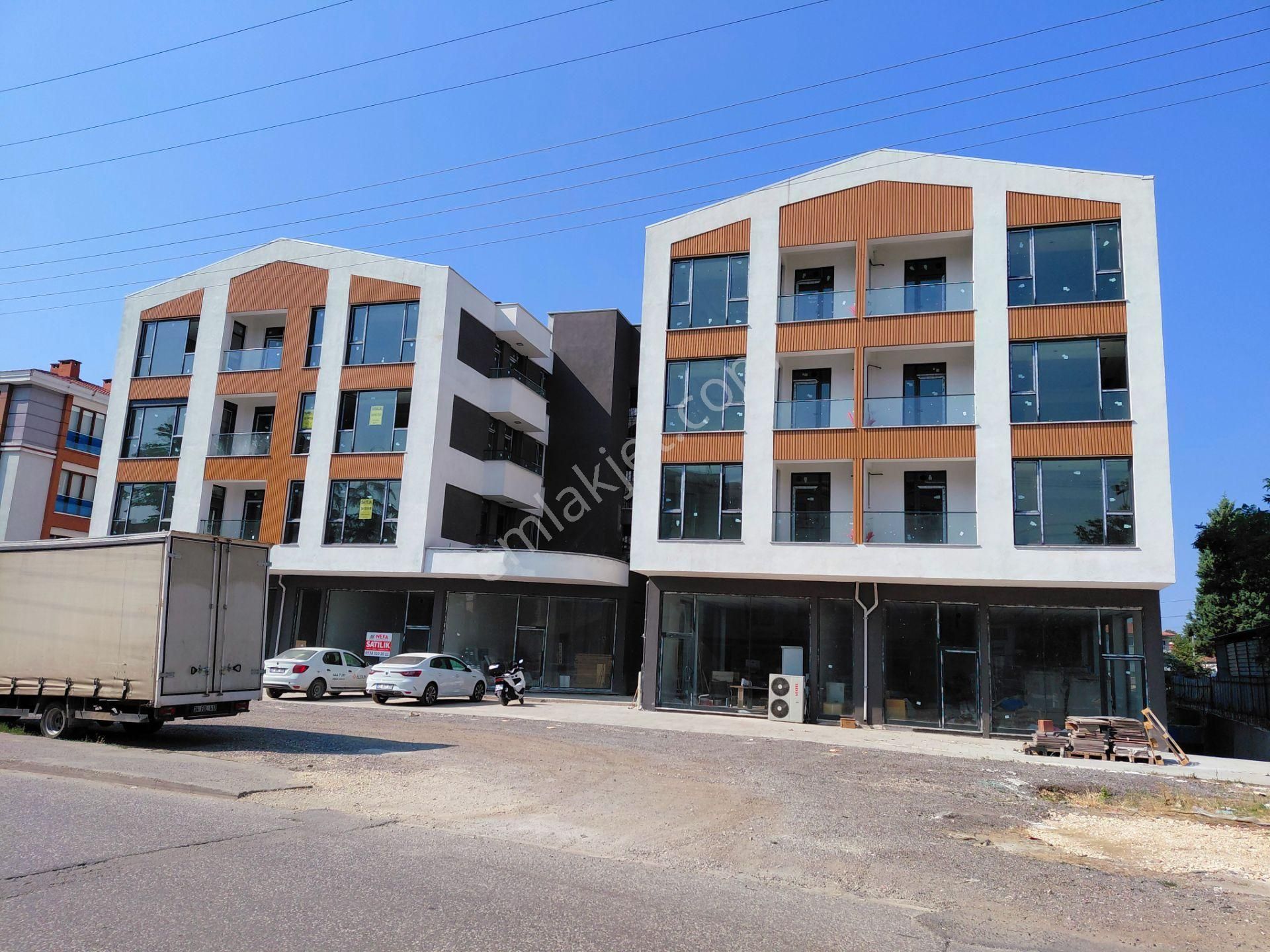 Hak Emlak'tan Burhaniye'de Tam Merkezi Konumda Kiralık 3+1 Daire