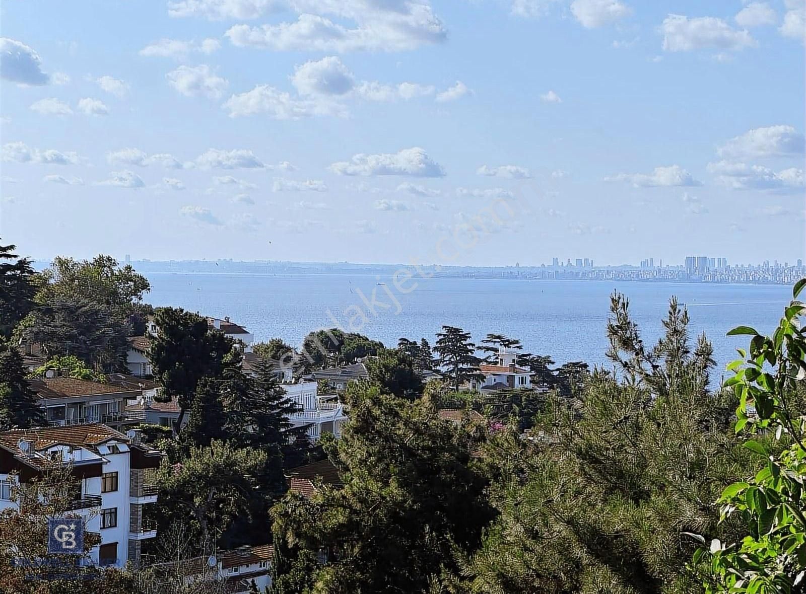 Büyükada 1579m2 Havuzlu Çam Ve Deniz Manzaralı Satılık 6+1 Villa