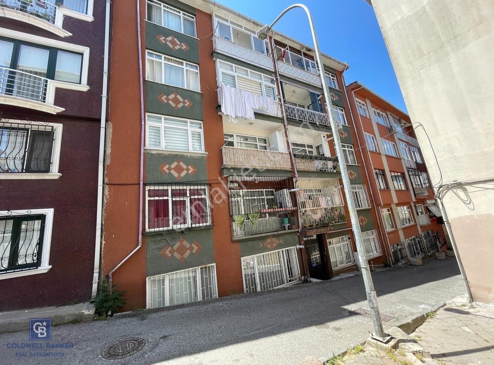Zeynep Kamil' De Merkeze Yakın 2+1 80 M2 Arakat Daire