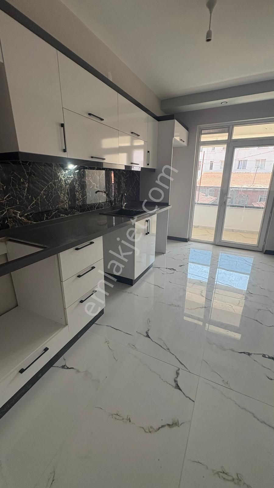 Esentepede Çift Cephe Çift Balkon Ebeveyn Banyolu Araç Takaslı 3+1