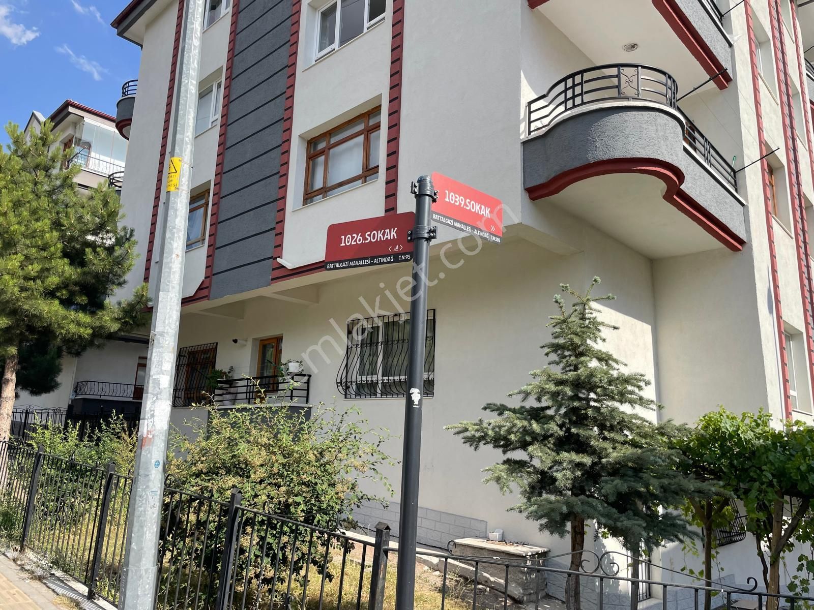 Altındağ Battalgazide Arakat Masrafsız Eşyalı Uygun Oturumluk Ve Yatırımlık 3+1 Daire