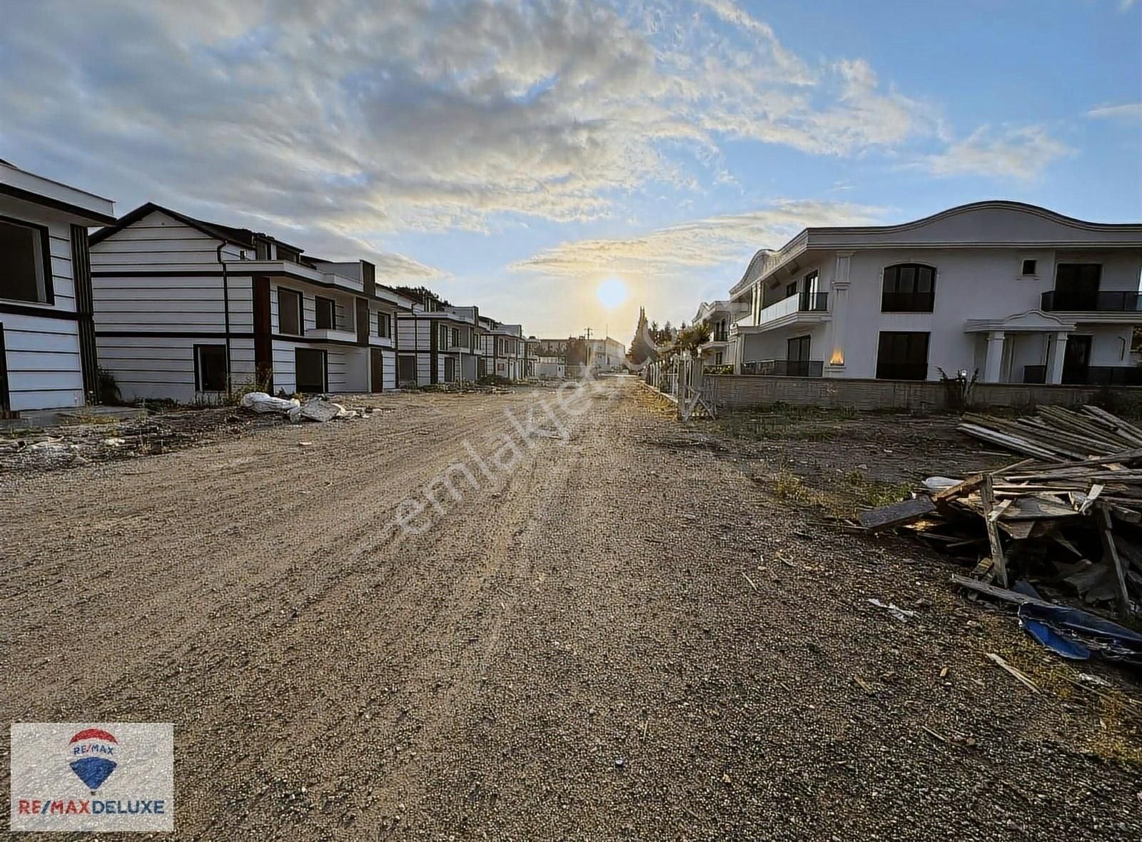 Yeniköy Merkez Mahallesi Nde Satılık 1322 M2 Konut İmarlı Arsa