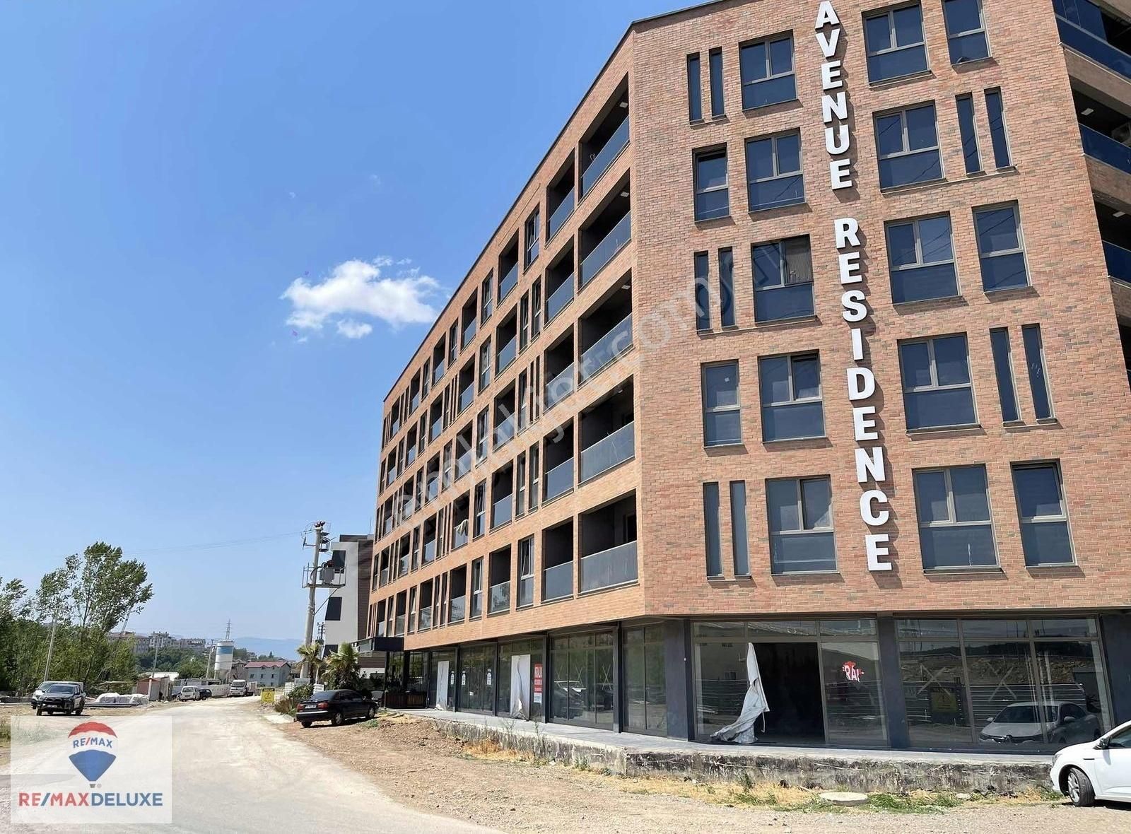Avenue Rezidans Arakat Önü Açık Balkonlu Geniş 1+1 Daire