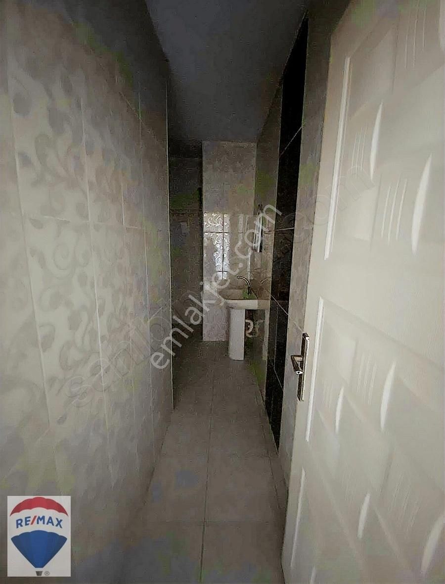 Sakızköy Cadeesinde İskanlı 2+1 Satılık Daire