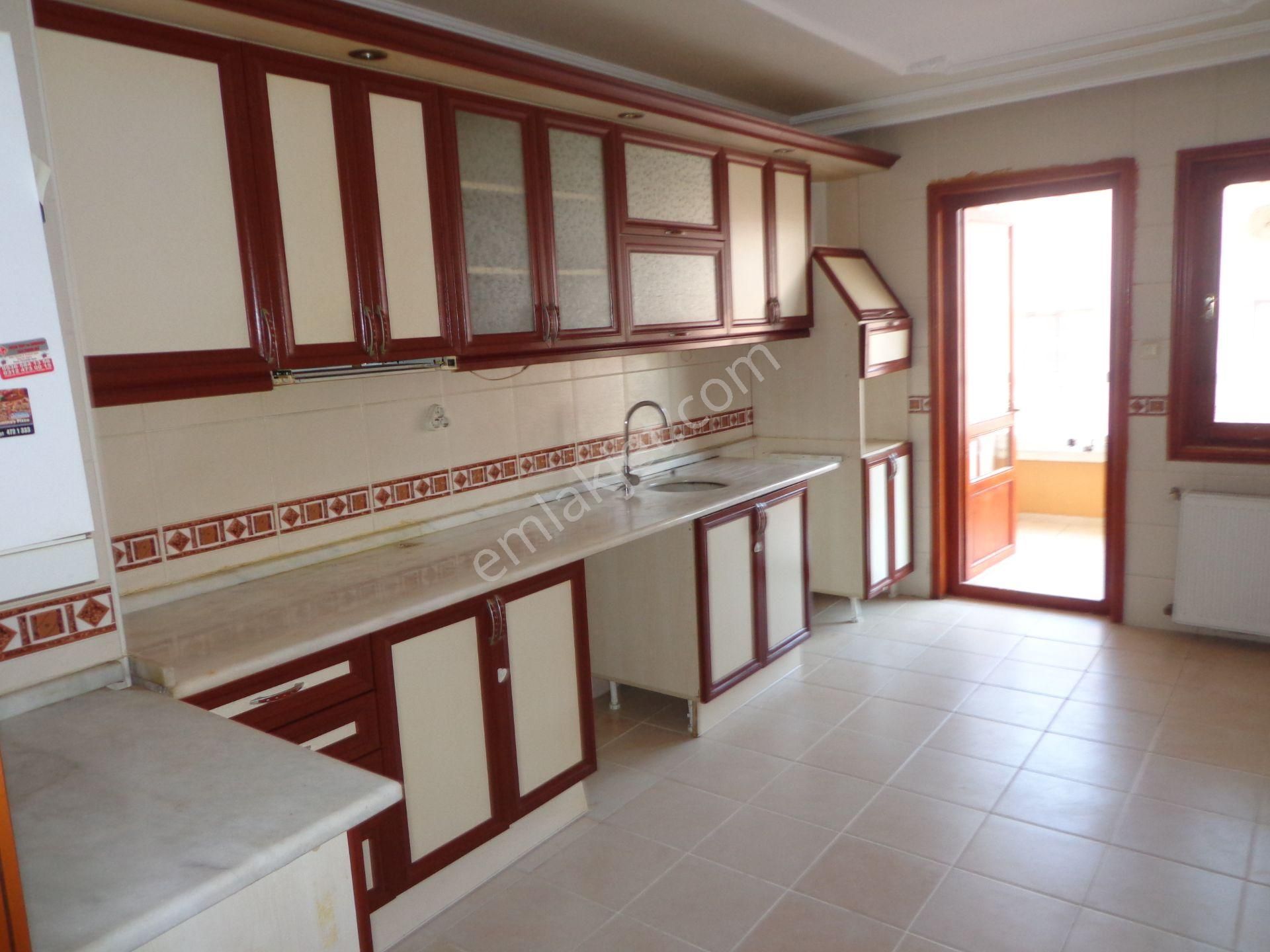Cevizlidere Merkezde Ön Cephe 140 M2 Daire