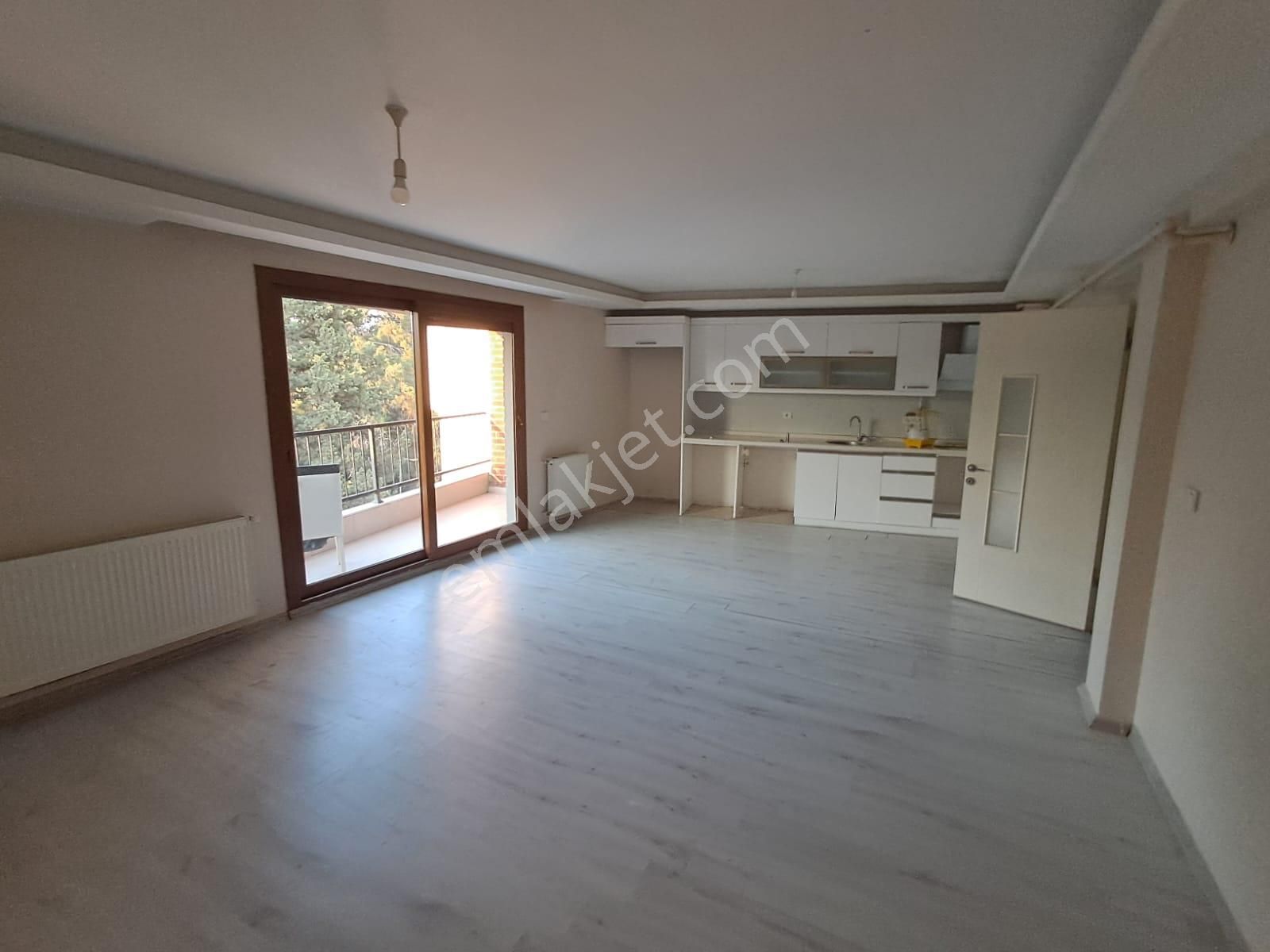 Buca Üçkuyular Meydan Hasanağa Bahçesi Karşısı 3+1 Kiralık Daire