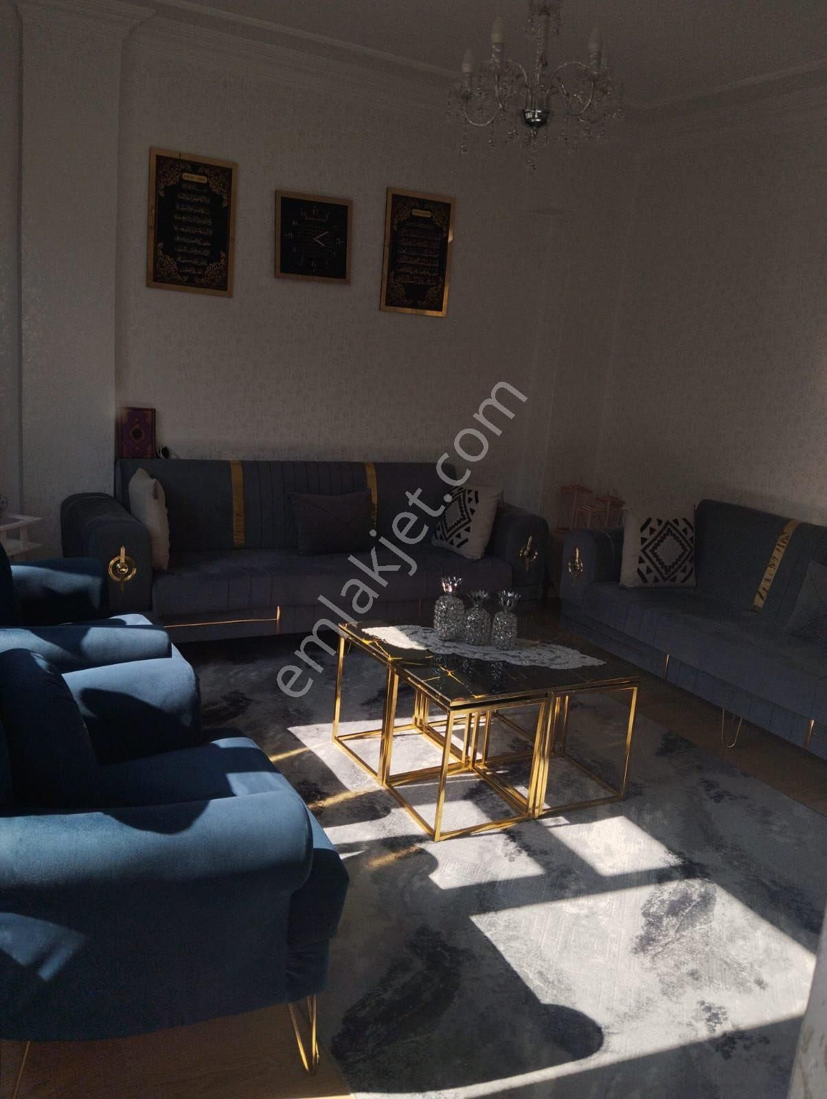 Esenler Tuna Mahallesinde 3+1cadde Üstünde Satılık Masrafsız Daire