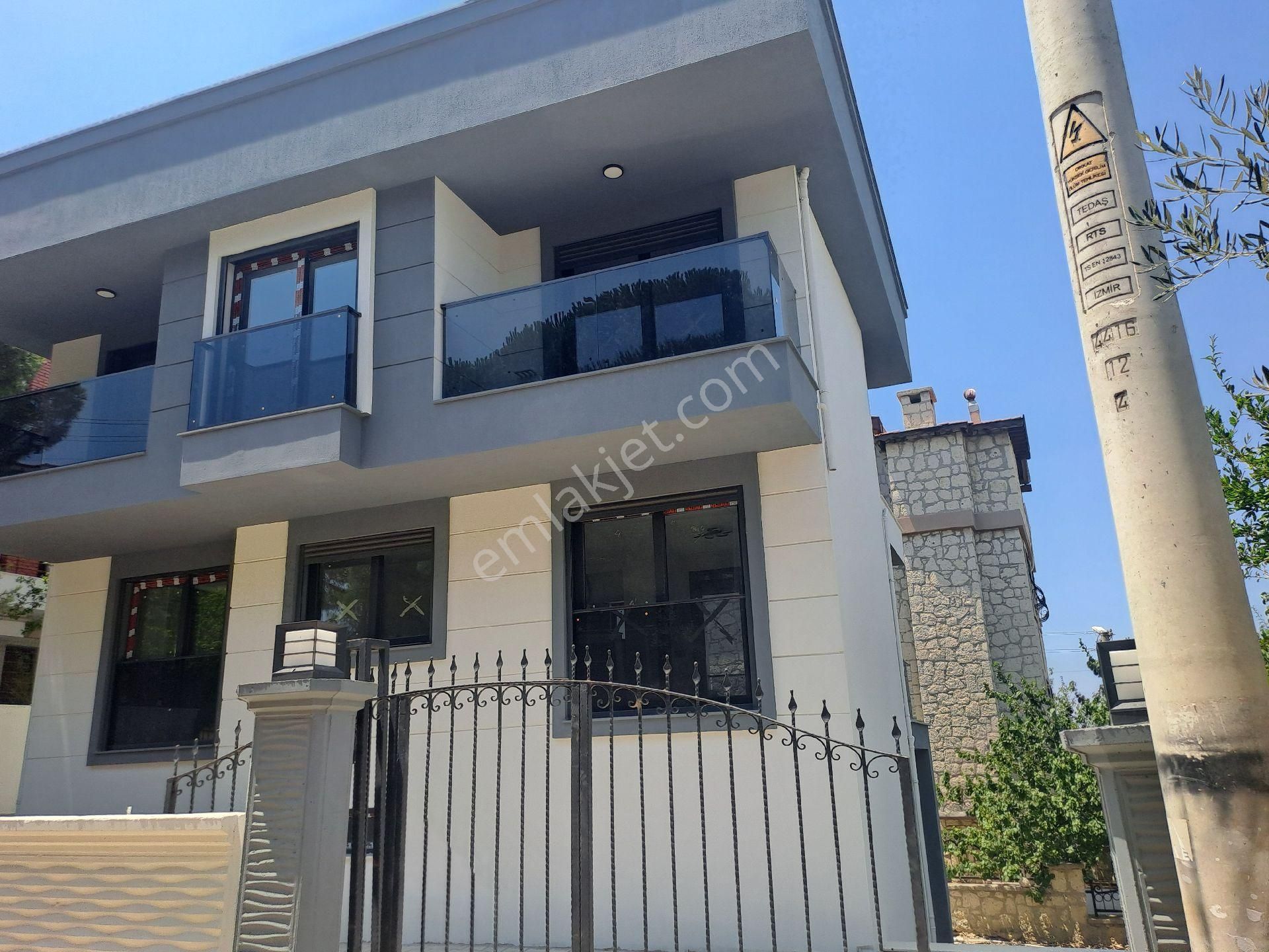 Akarca Da Denize 200 M2 Mesafede Jltra Lüks4+1satılık Villa