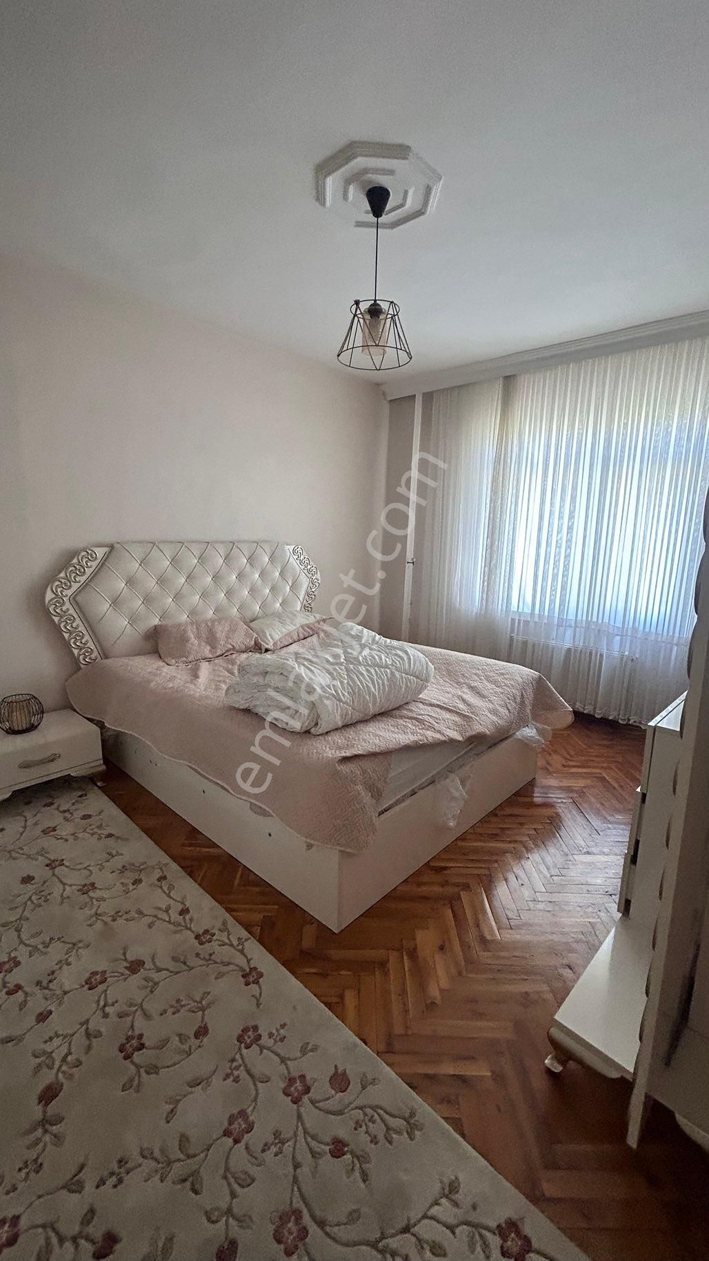 Arakat Kısmen Eşyalı Merkezi Konum