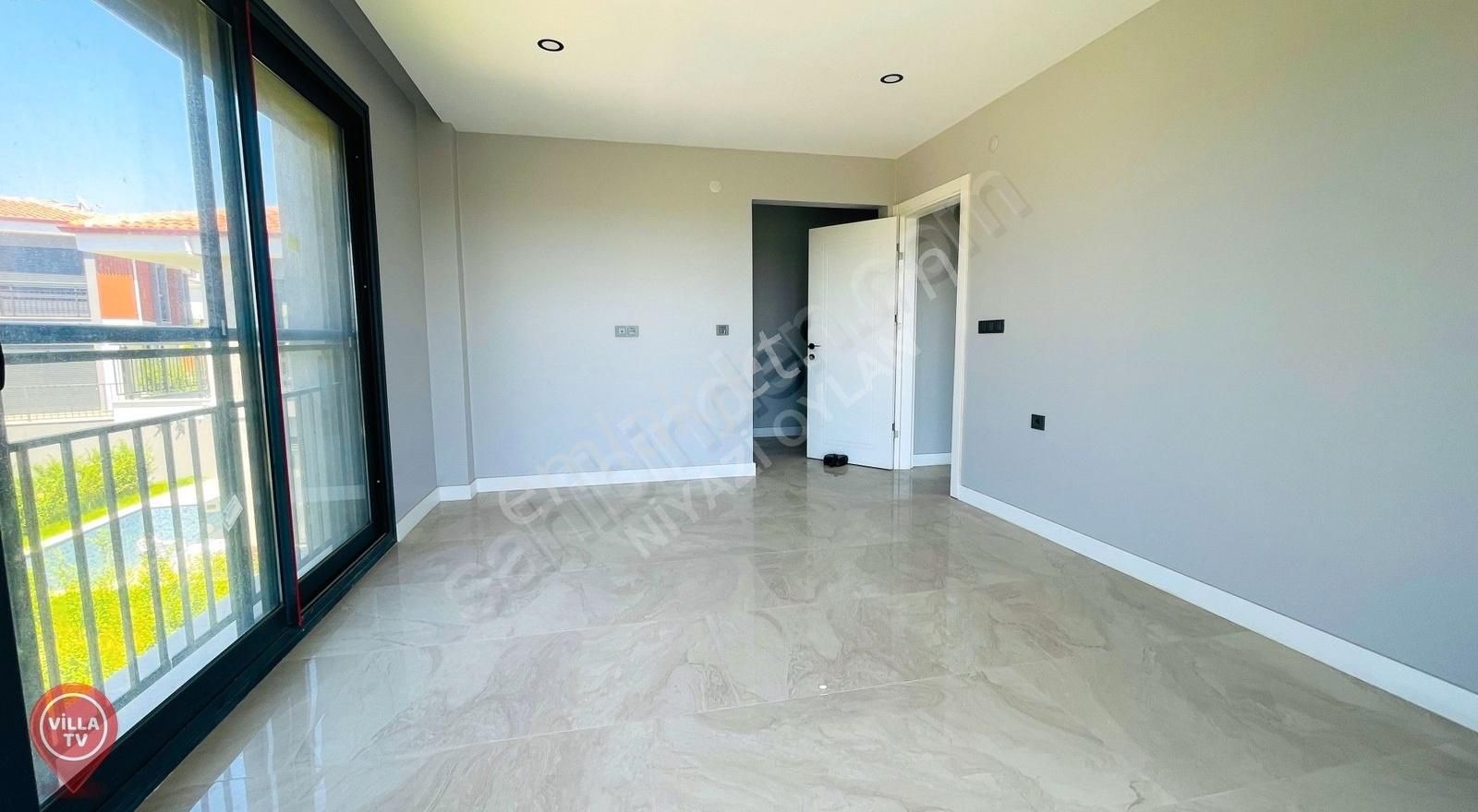 Kuşadası Davutlarda Satılık 4+1 Müstakil Deniz Manzaralı Villa - Görsel 9