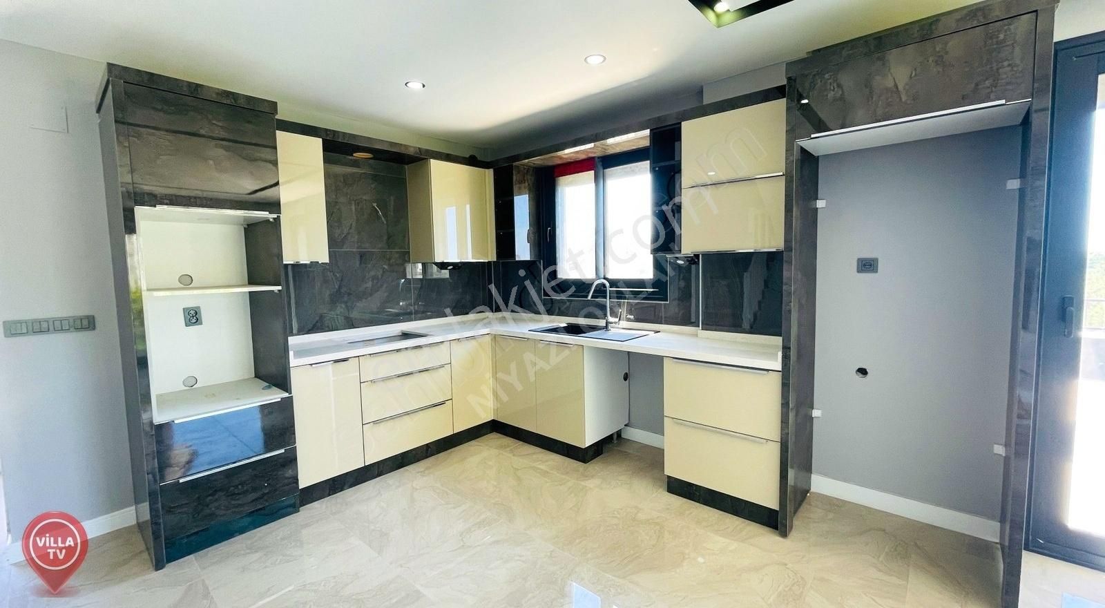 Kuşadası Davutlarda Satılık 4+1 Müstakil Deniz Manzaralı Villa - Görsel 17