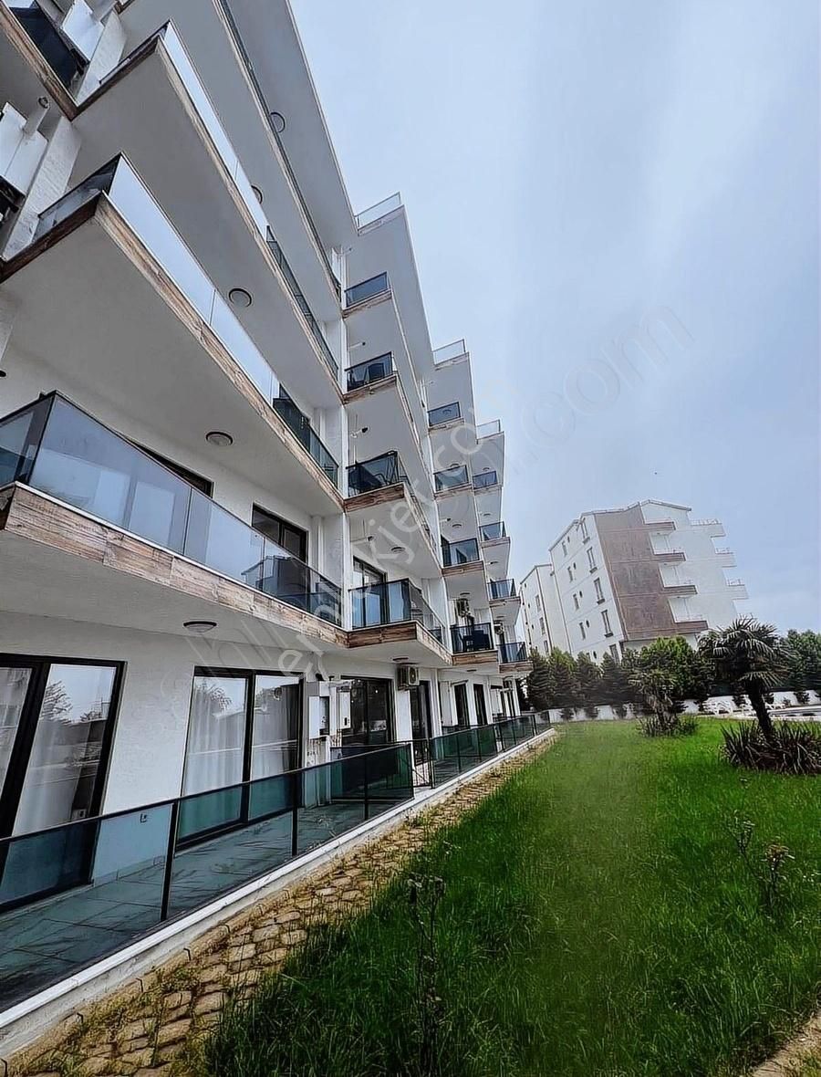 Havuzlu Sitede Temiz Eşyalı Daire - Görsel 2