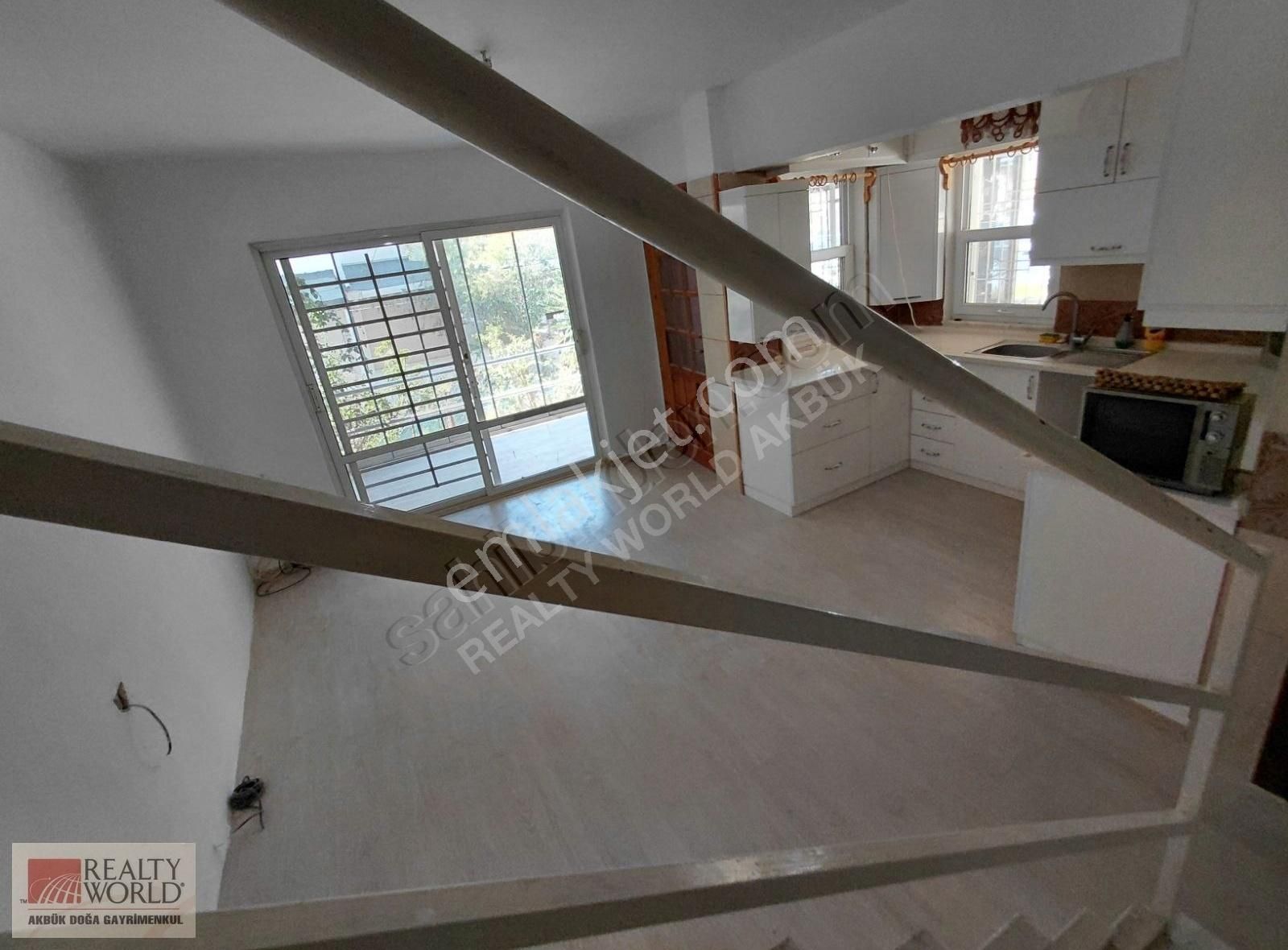 Didim Akbük'te Geniş Aileler İçin 5+1 Köşe Villa