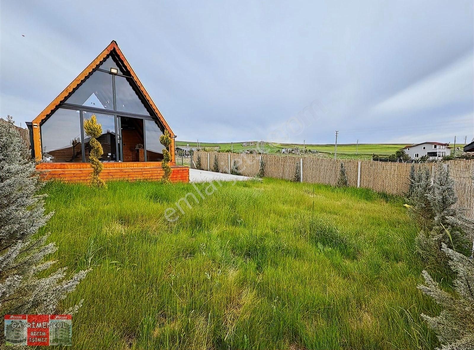 Akyurt Yıldırım'da 400m2 İmarlı Arsa Ve 2 Adet Hazır Bungalov