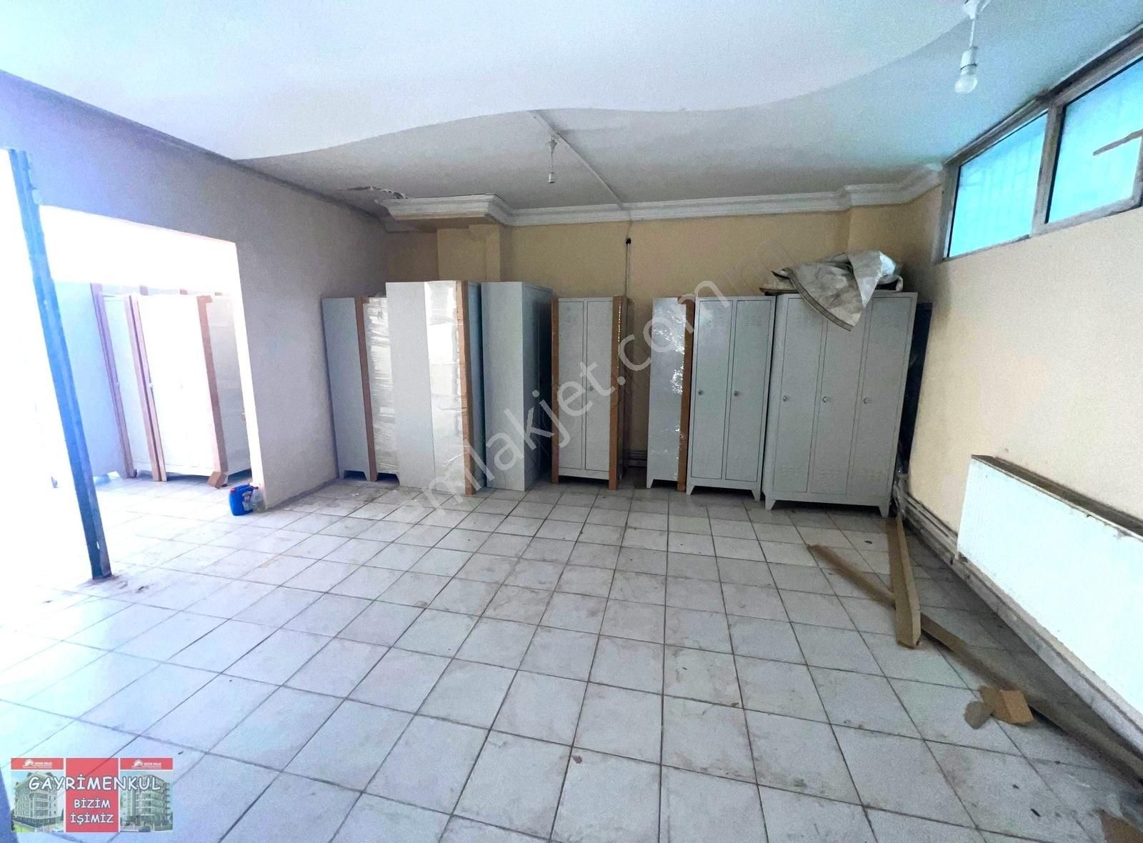 Arzum'dan Merkez'de 80 M2 Düz Giriş Kiralık Dükkan