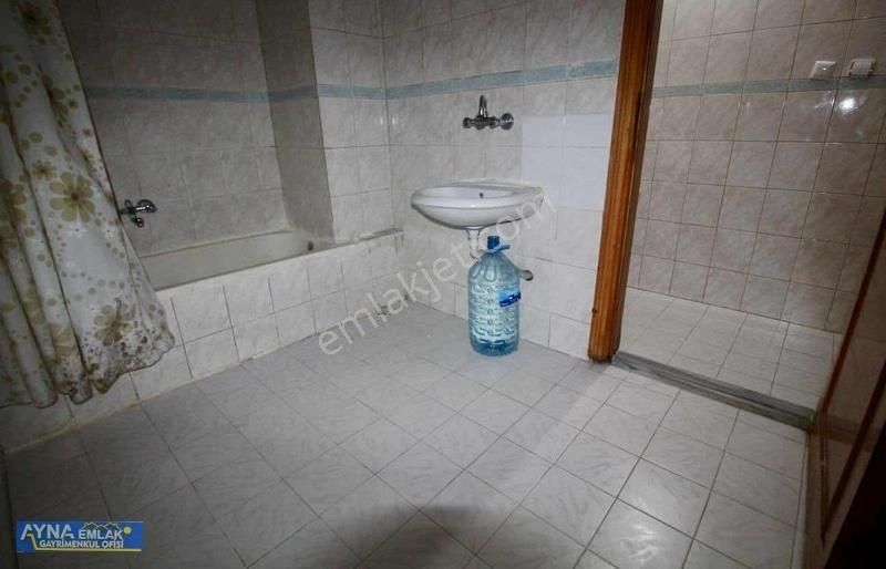 M.akif Mah. Satılık 3+1 Tek Daire Üzeri Merkezi Konumda 3 Kat..