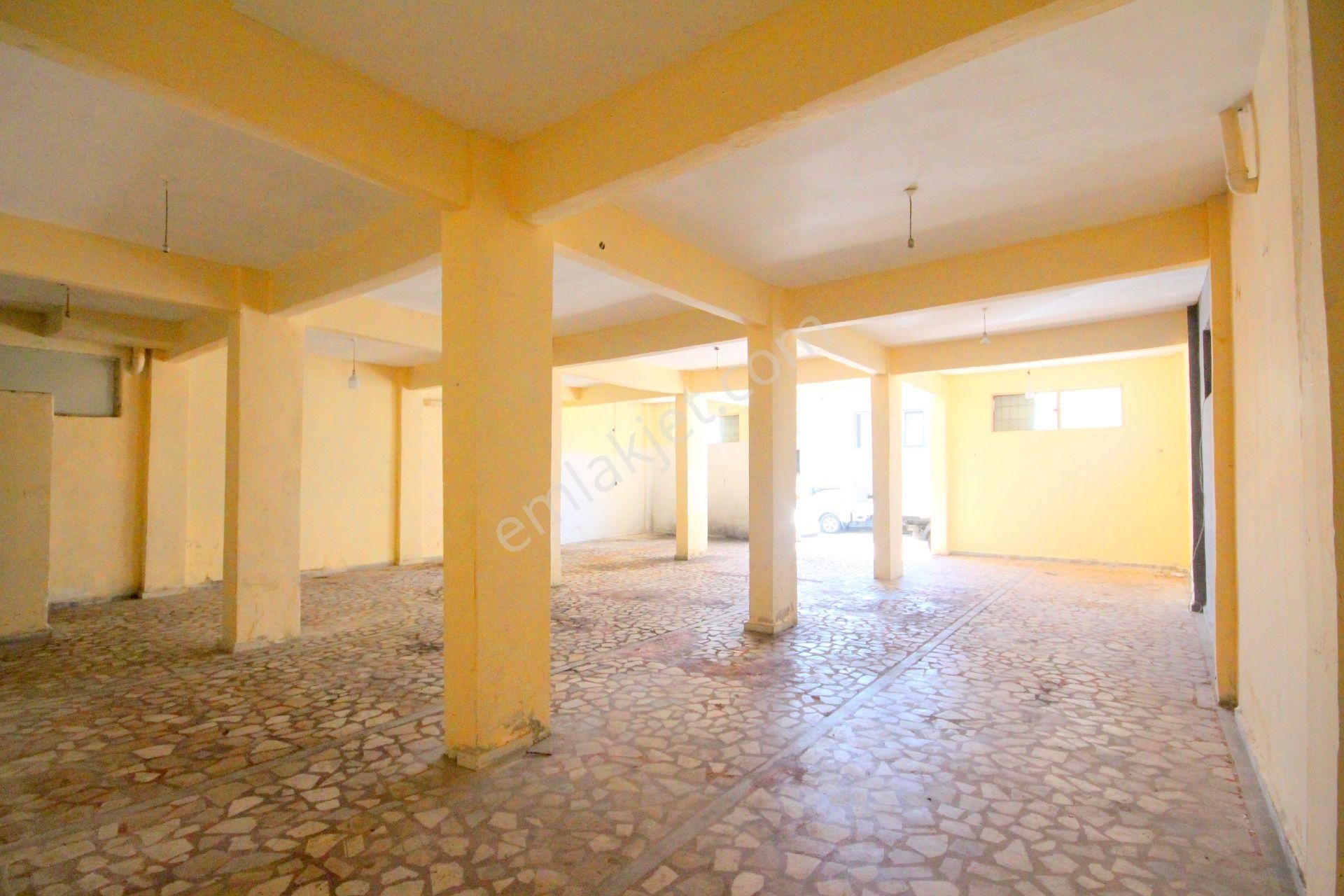 Kiralık 240m2 Ferahevlerde Düz Giriş Depo İmalathane