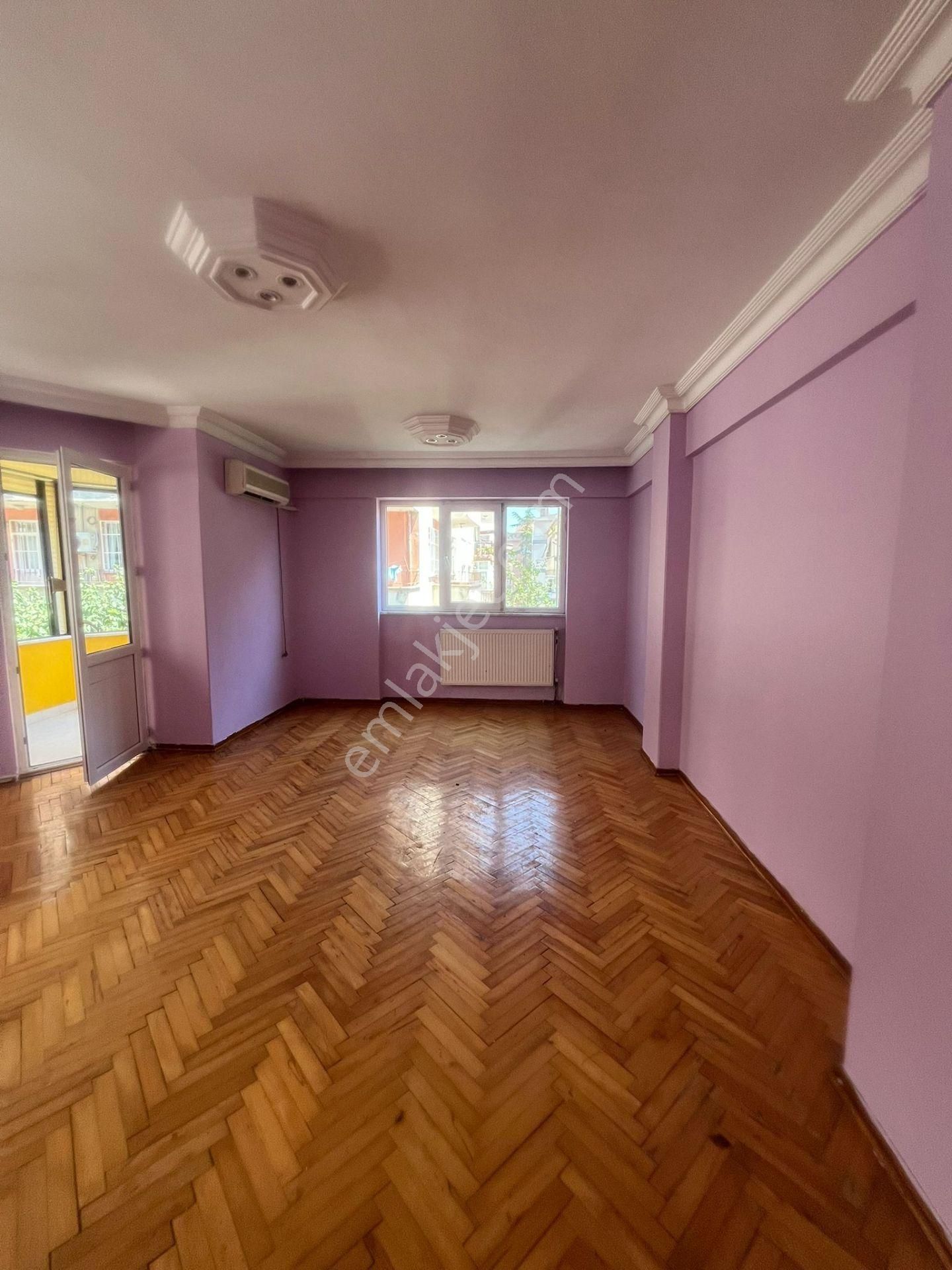 Müslüm Emlaktan Metrobüse Yakın 3+1 Kiralık Daire