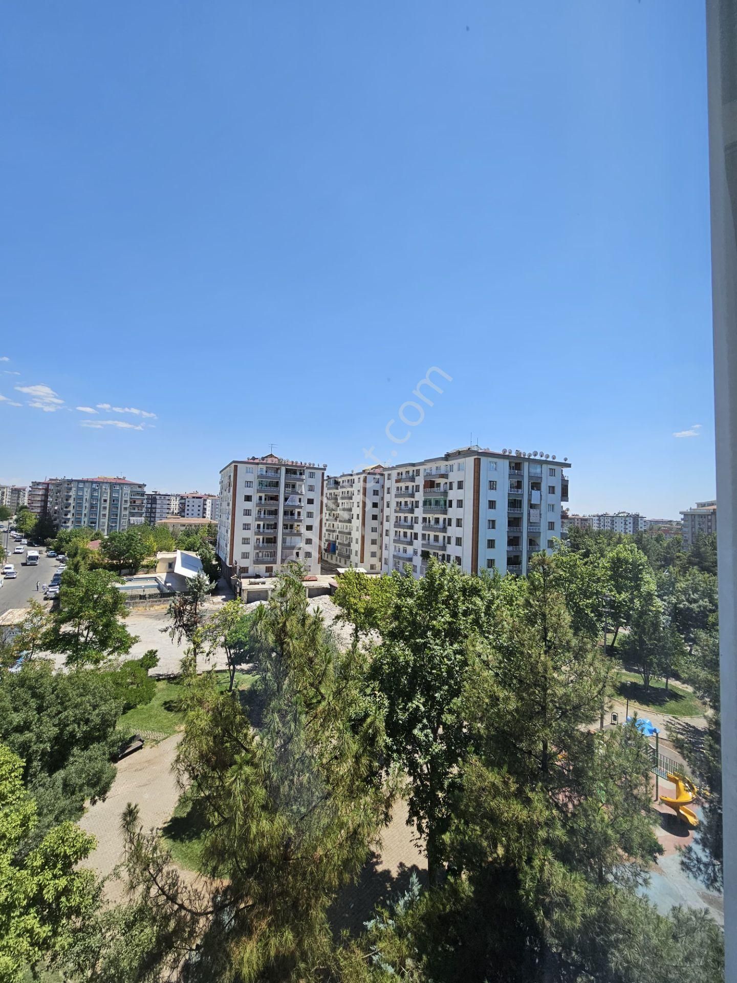 Mutlu Emlaktan Diclekennte Hazarsız Satılık Park Cepheli 3+1 Daire