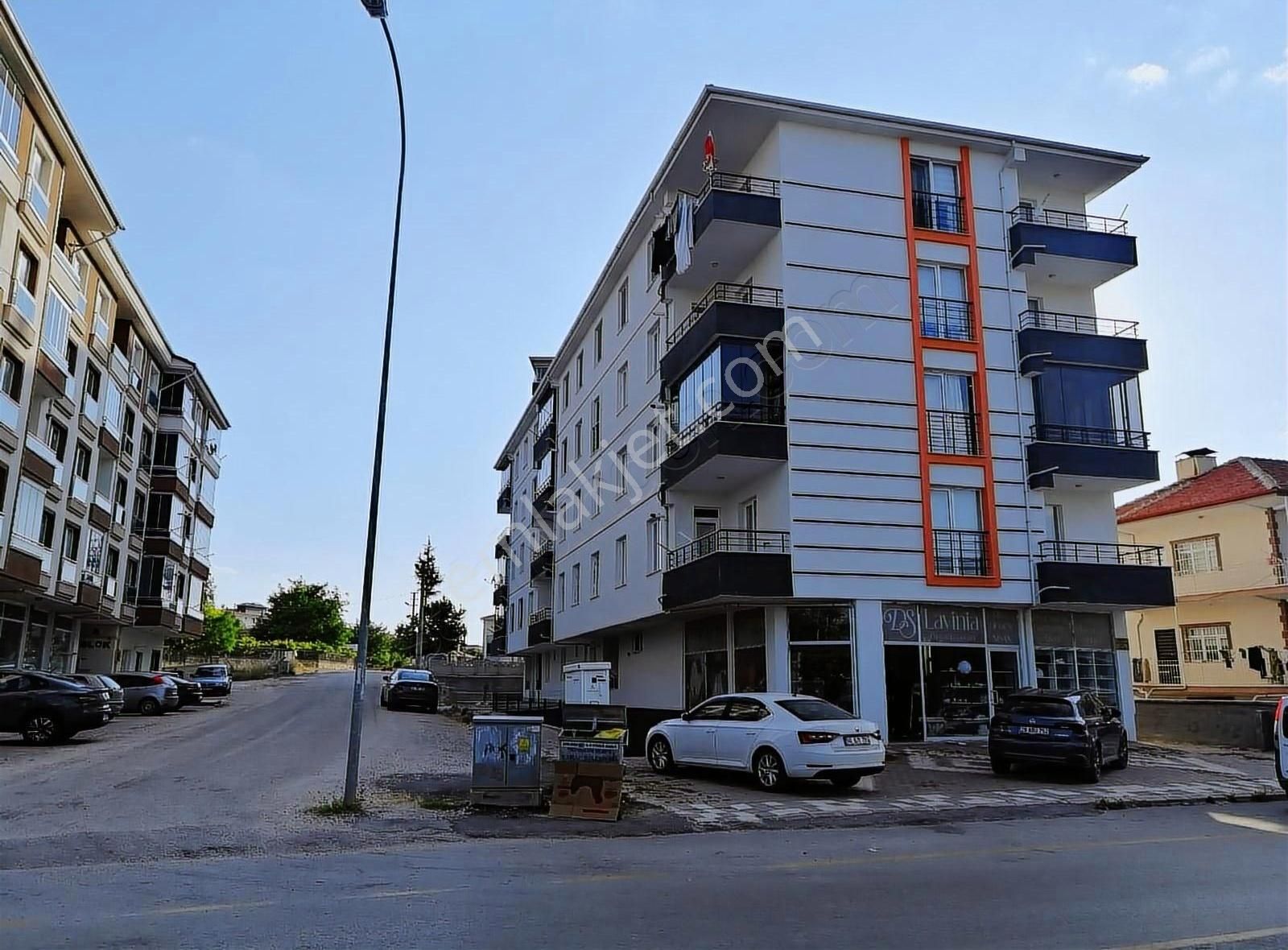 Yaşar Emlak'tan 25aralık Caddesi'nde 4+1 Satılık Daire