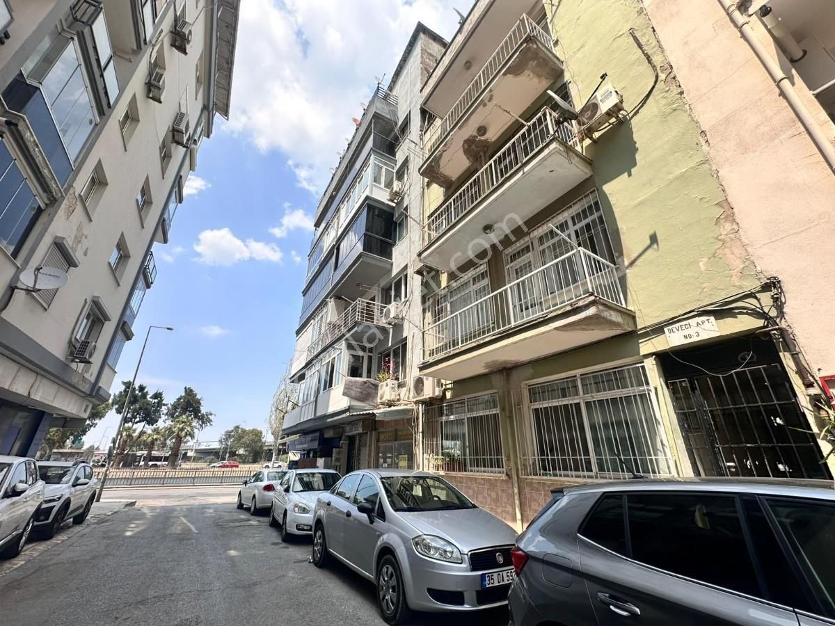 Balçova Metro Yanında Kapalı Mutfaklı 3+1 Satılık Ara Kat Daire