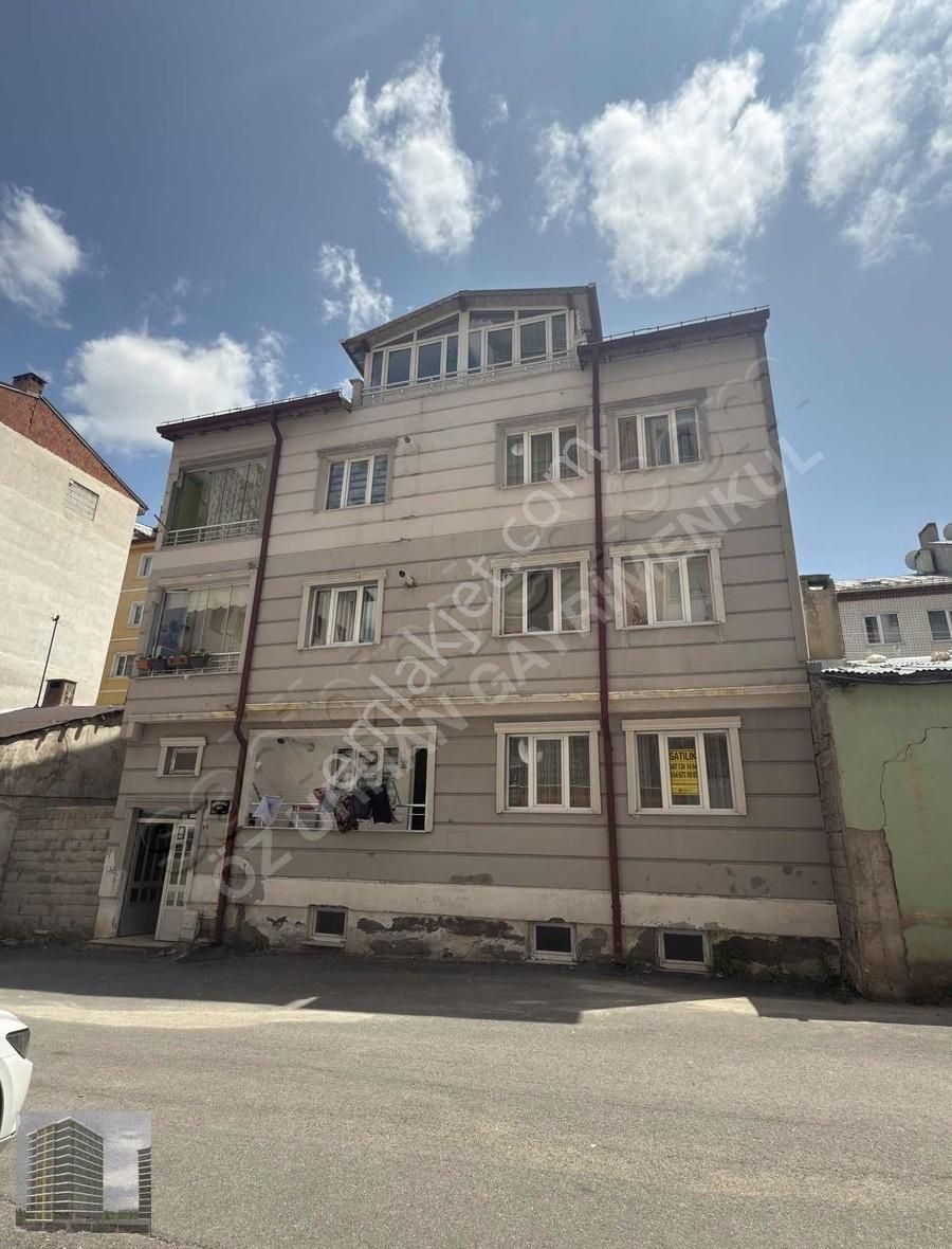 Öz Urhan Emlaktan Mevlanada Satılık 3+1 Daire