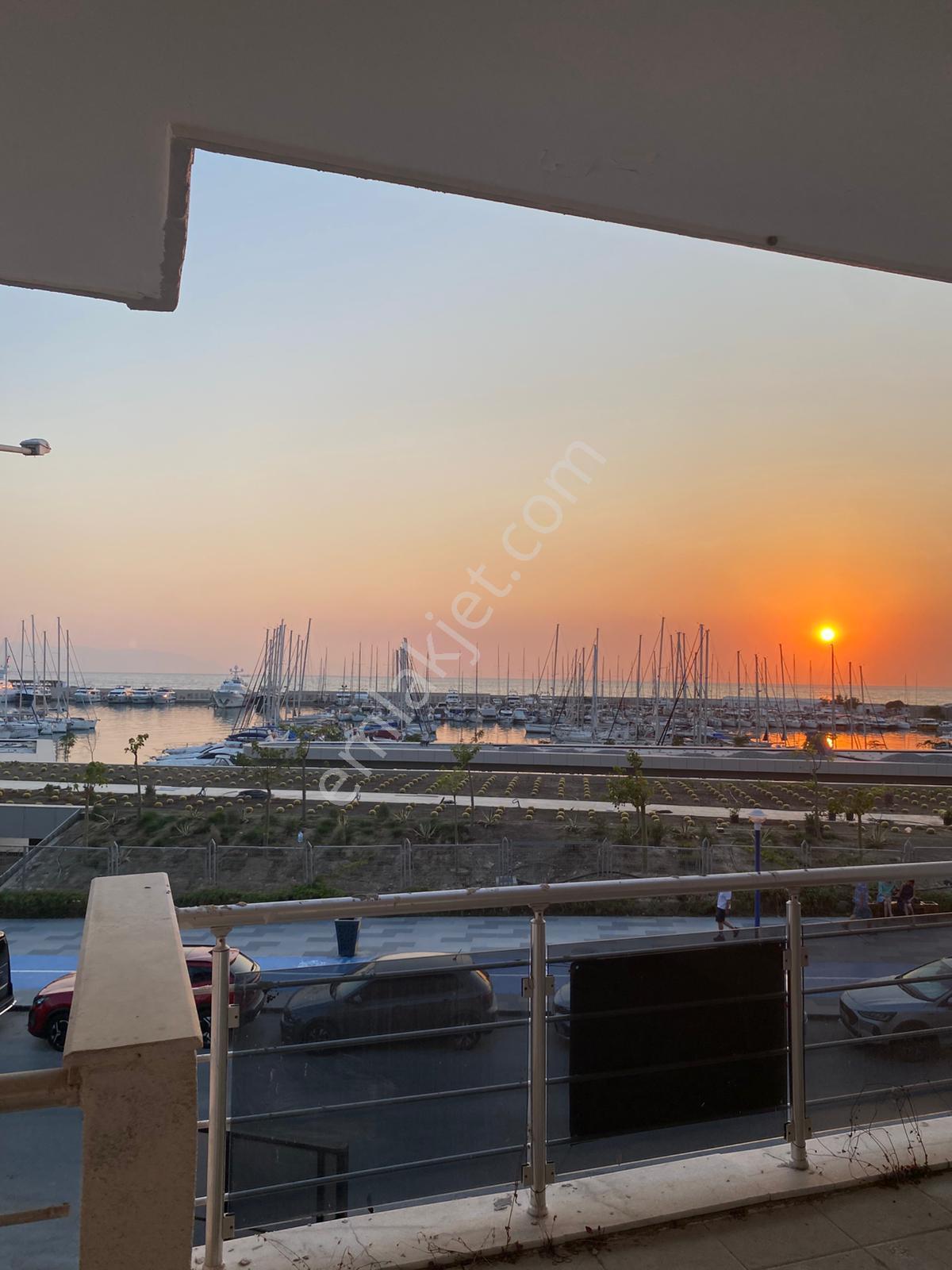Kuşadası Marina'da Denize Sıfır Satılık 4+1 Daire - Görsel 4