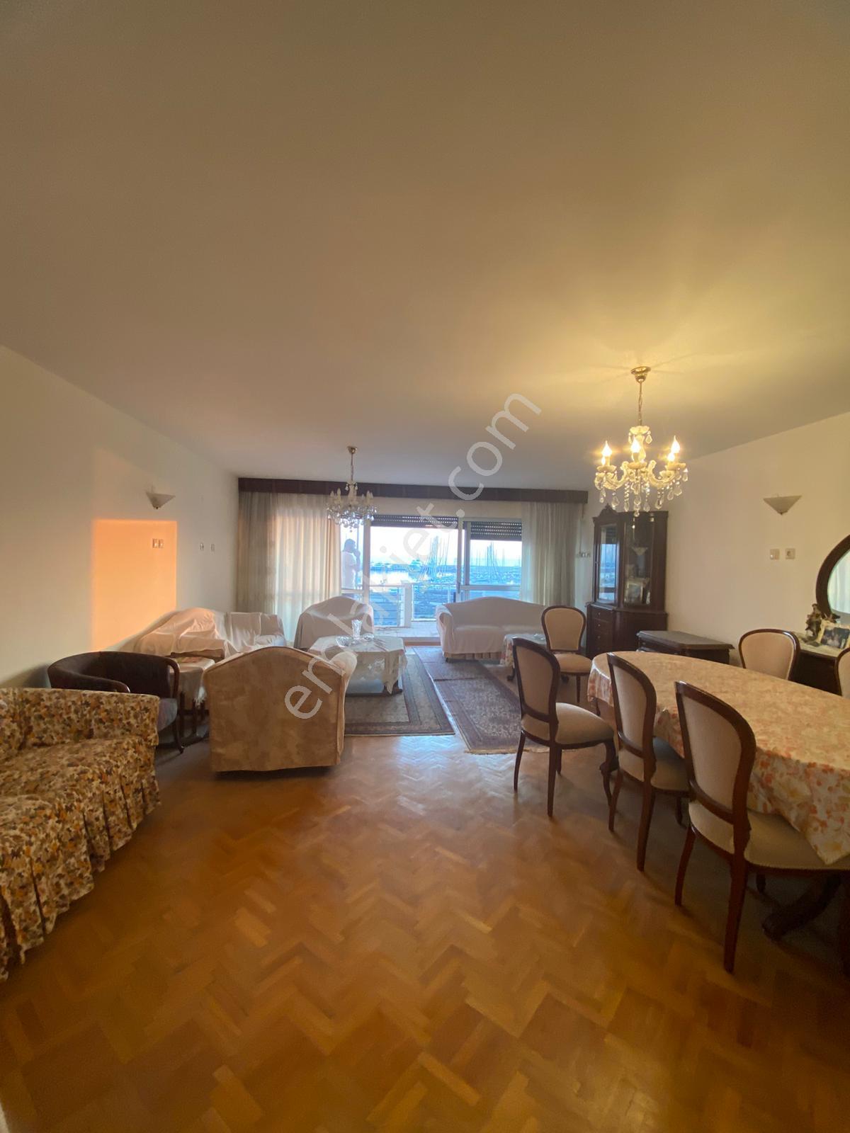 Kuşadası Marina'da Denize Sıfır Satılık 4+1 Daire - Görsel 5