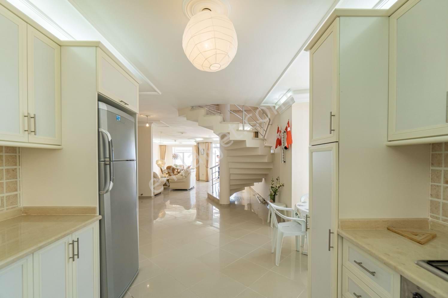 Alanya'da Antik Kent Sitesi'nde Satılık Manzaralı 3+1 Dubleks Daire - Görsel 14