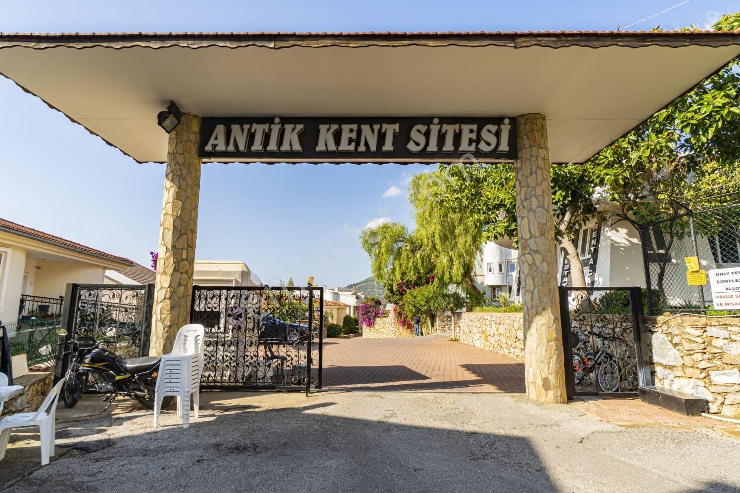 Alanya'da Antik Kent Sitesi'nde Satılık Manzaralı 3+1 Dubleks Daire - Görsel 8