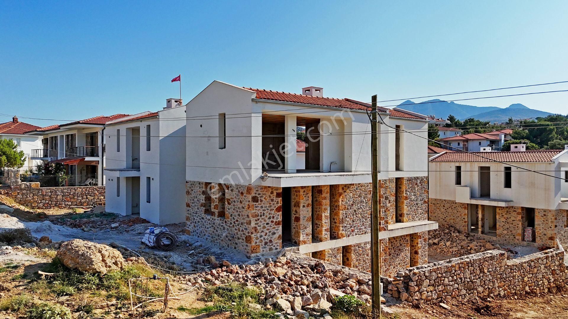 Datça Merkezde Satılık 2+1 Bahçekatı Daire
