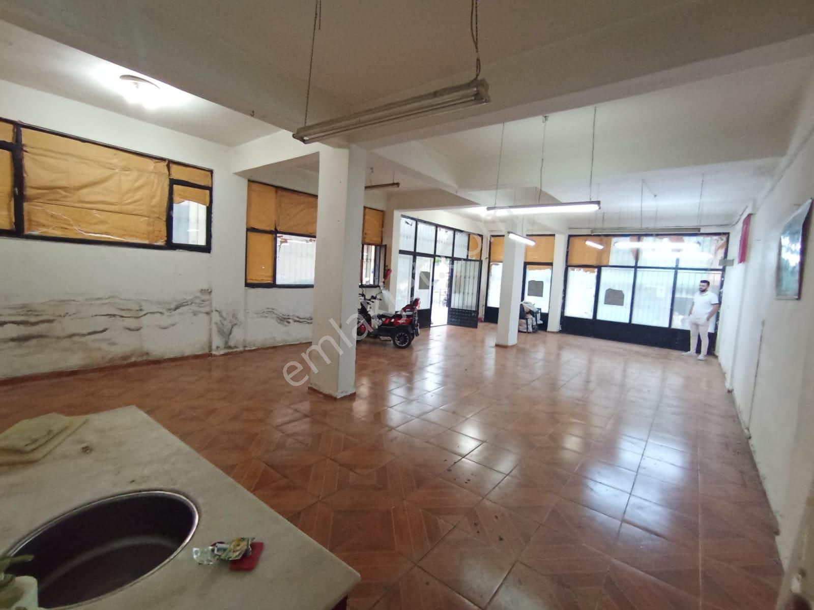 Karabağlar Yunus Emre Mah.. Elektrik Suyu Olan 95 M2 Kiralık Dükkan - Görsel 11